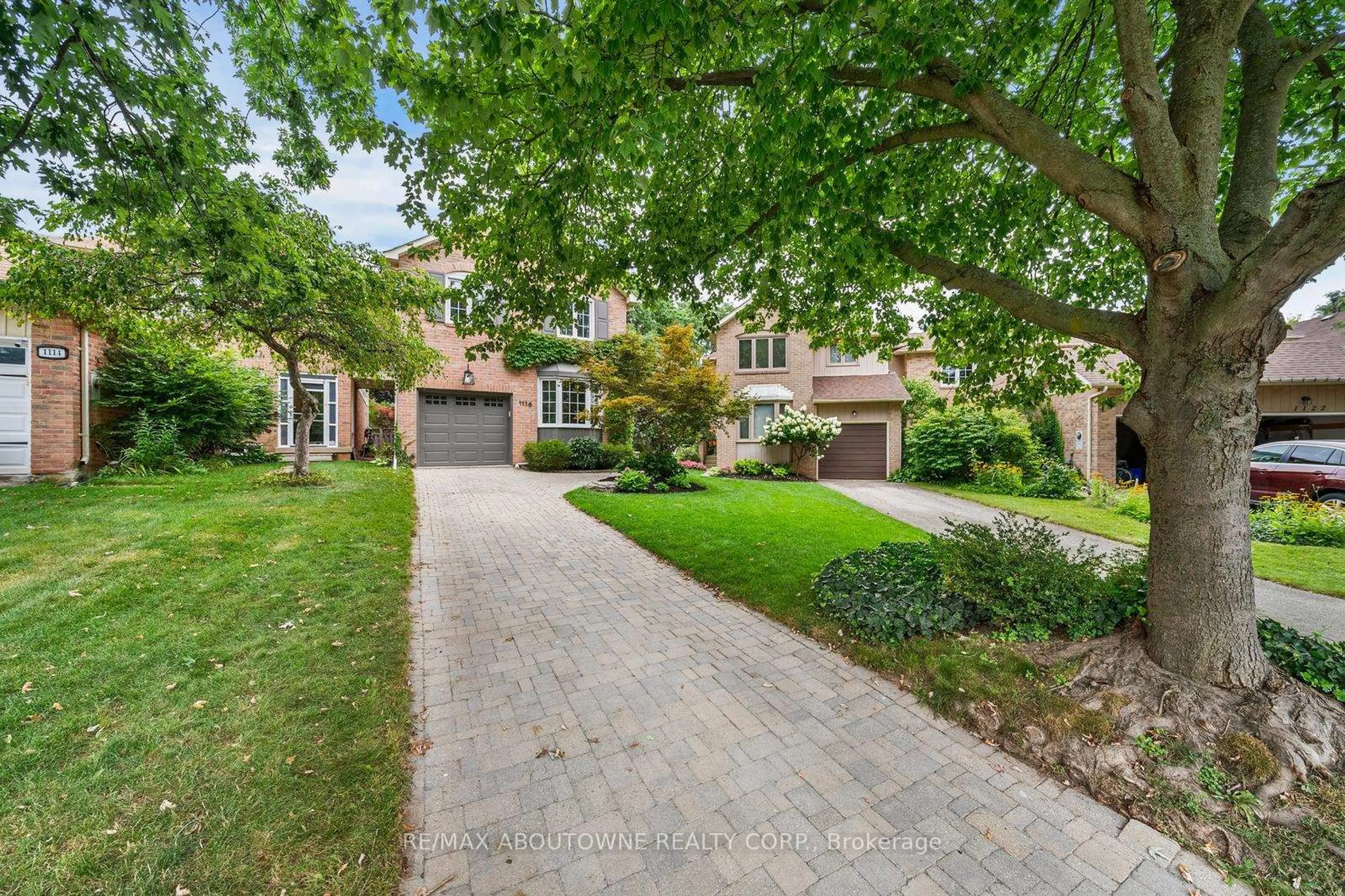 Home with brick exterior material, street for 1116 Springbrook Cres, Oakville Ontario L6M 2C8
