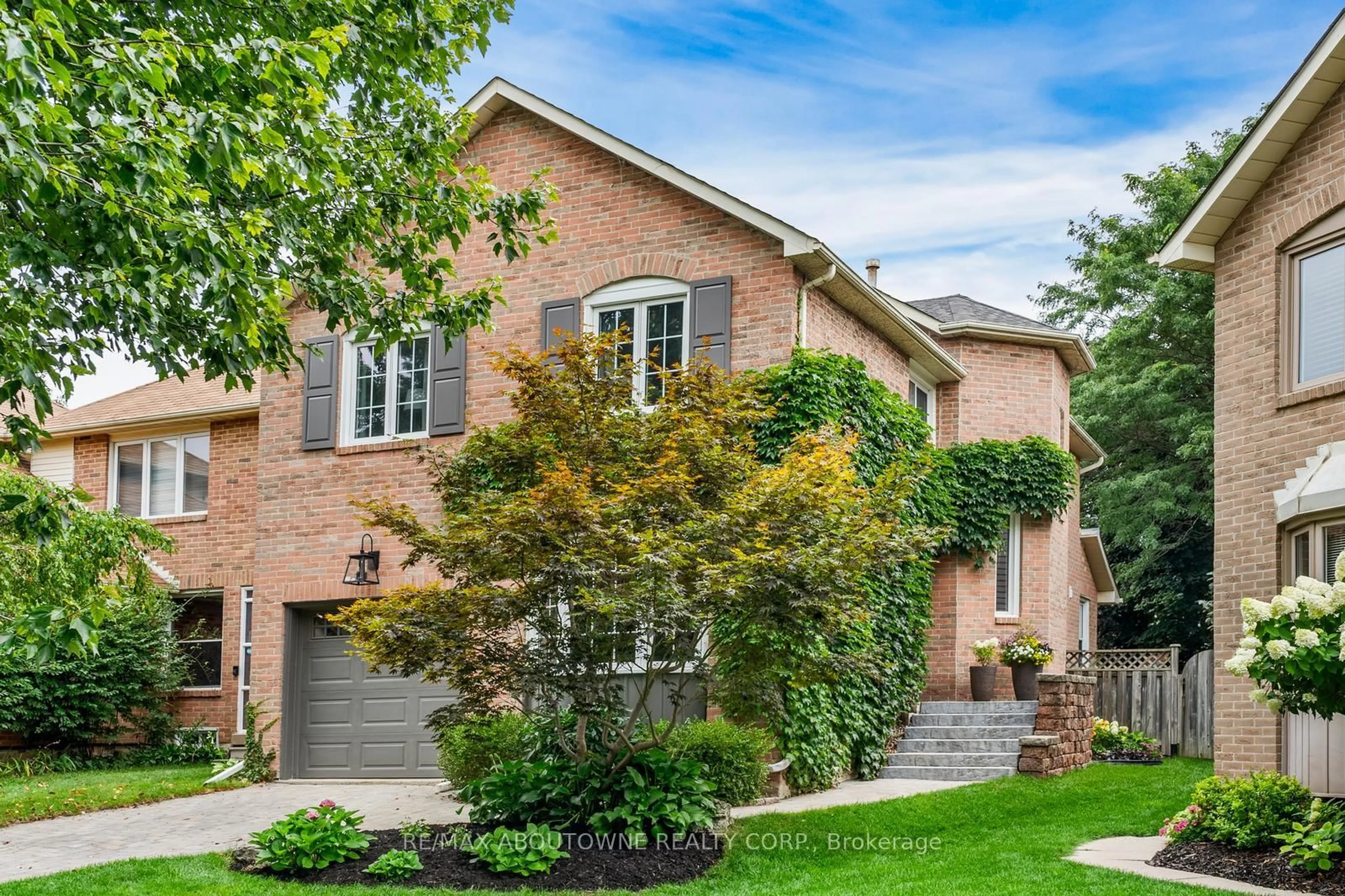 Home with brick exterior material, street for 1116 Springbrook Cres, Oakville Ontario L6M 2C8