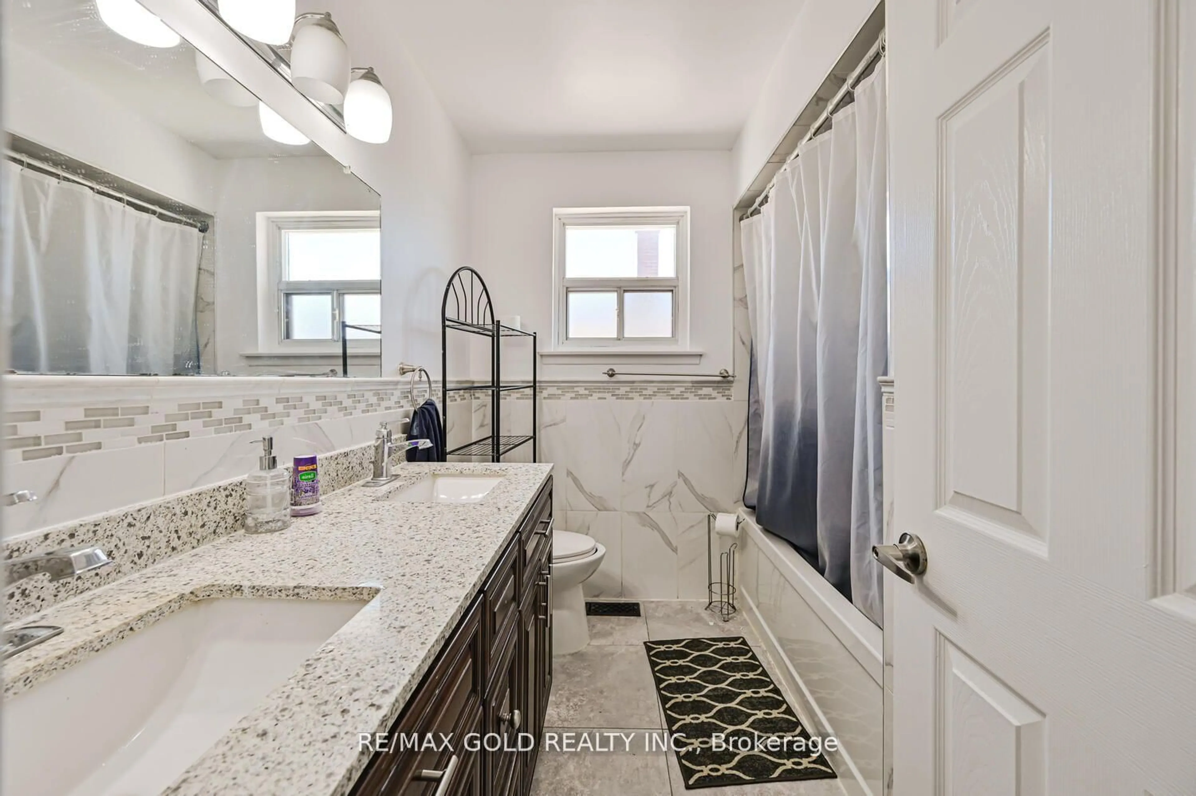 Contemporary bathroom, ceramic/tile floor for 7558 Rockhill Rd, Mississauga Ontario L4T 2Z7