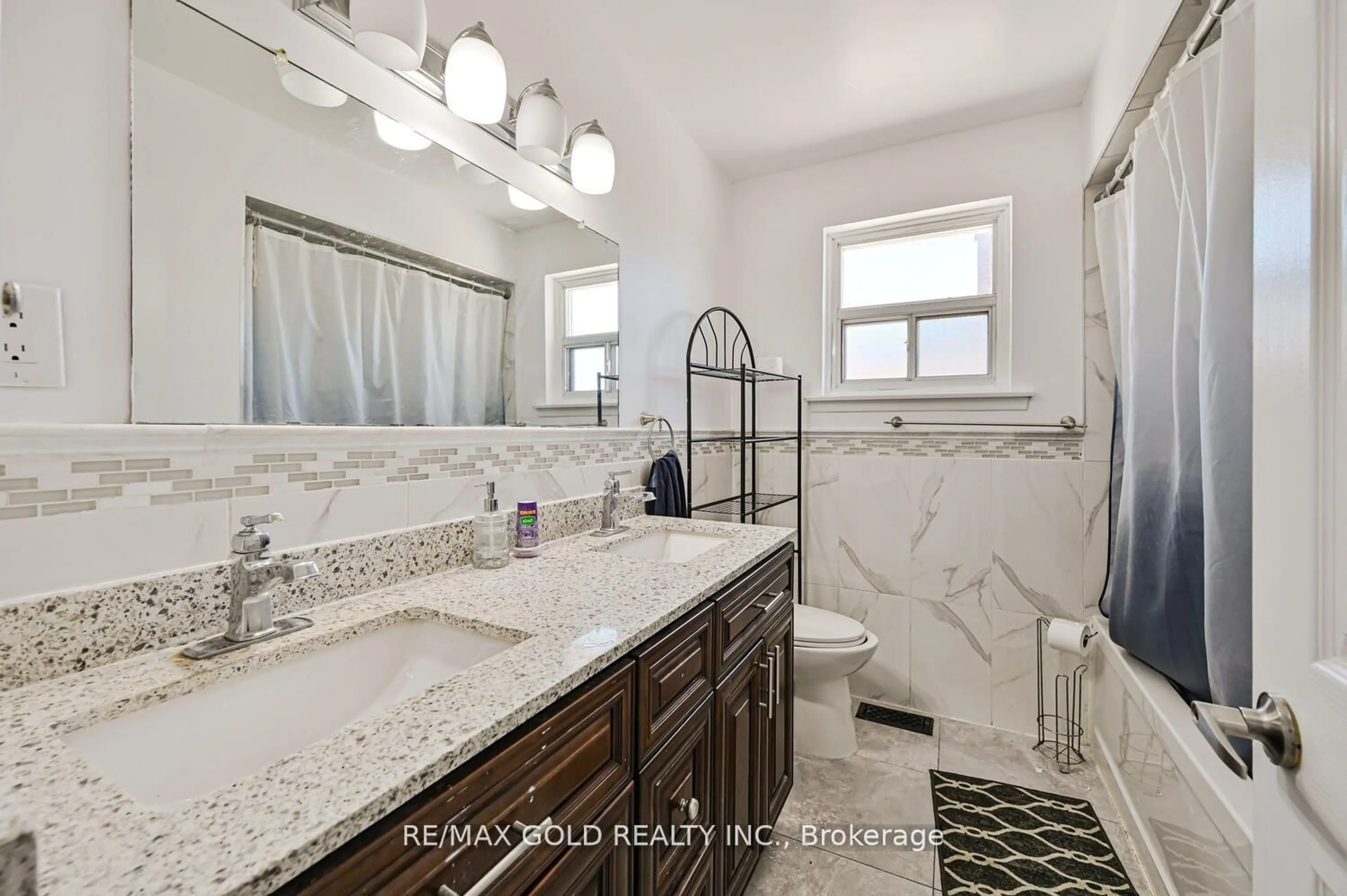 Contemporary bathroom, ceramic/tile floor for 7558 Rockhill Rd, Mississauga Ontario L4T 2Z7