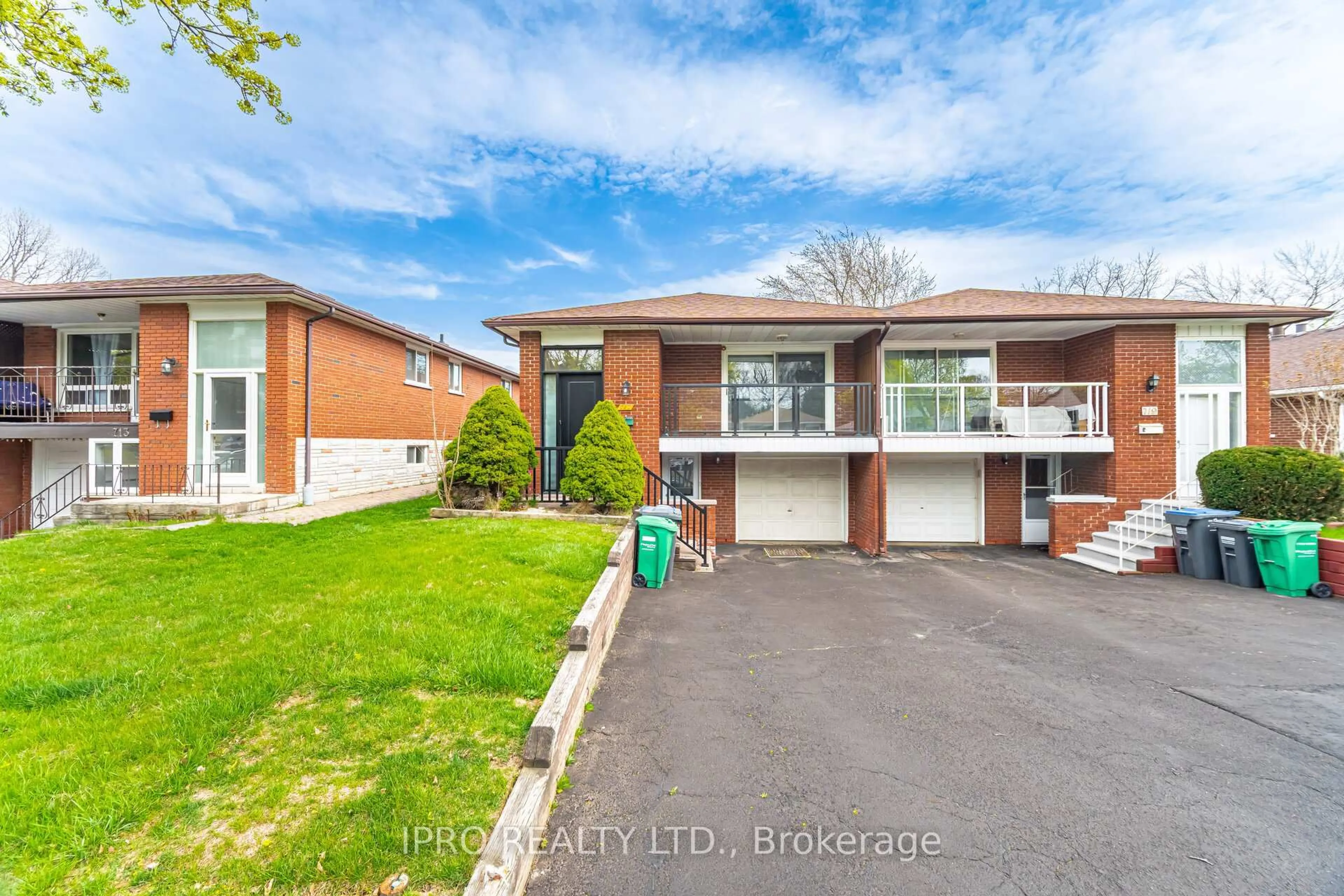 Unknown for 717 Green Meadow Cres, Mississauga Ontario L5A 2V3