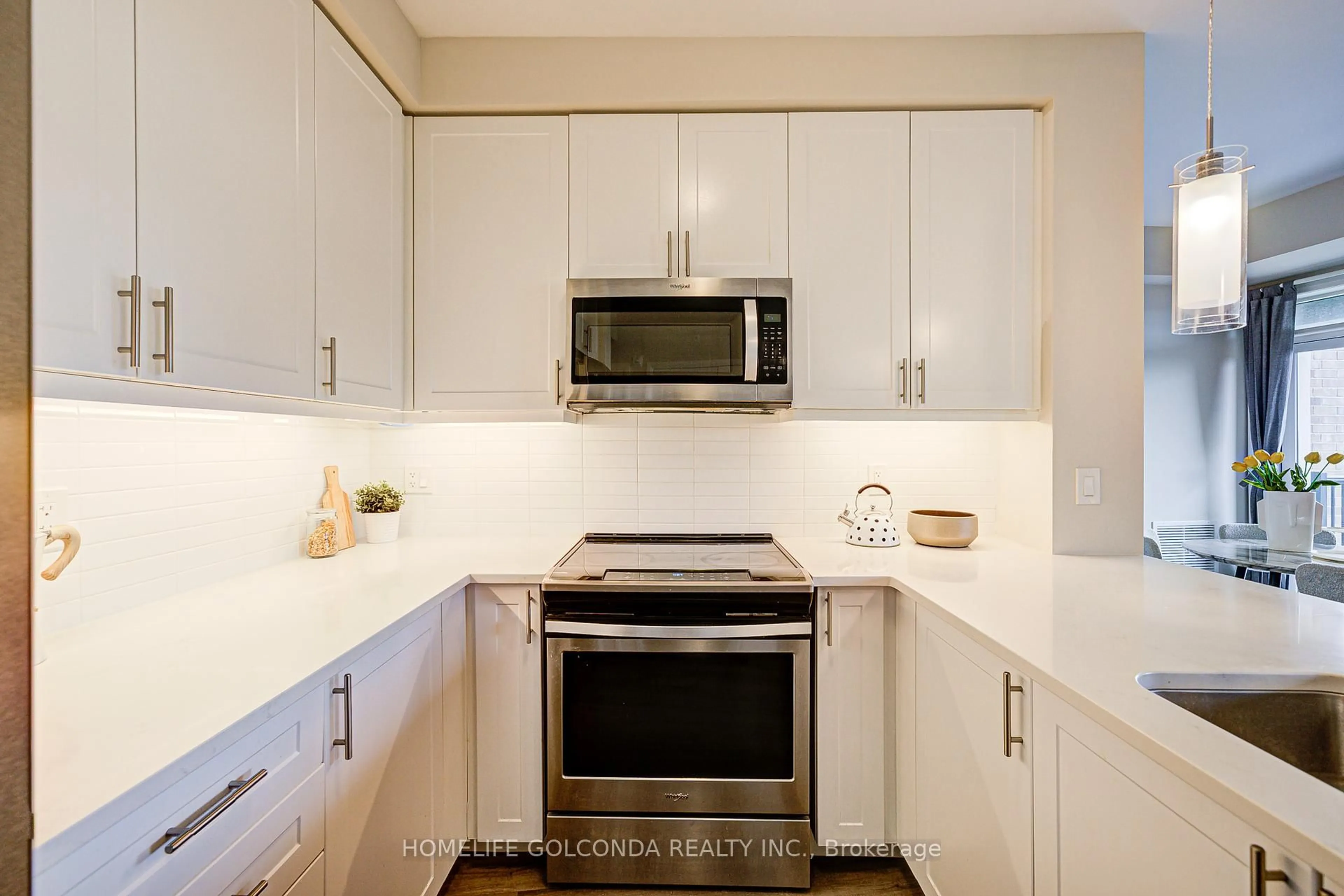Standard kitchen, unknown for 610 Farmstead Dr #610, Milton Ontario L9T 8X5