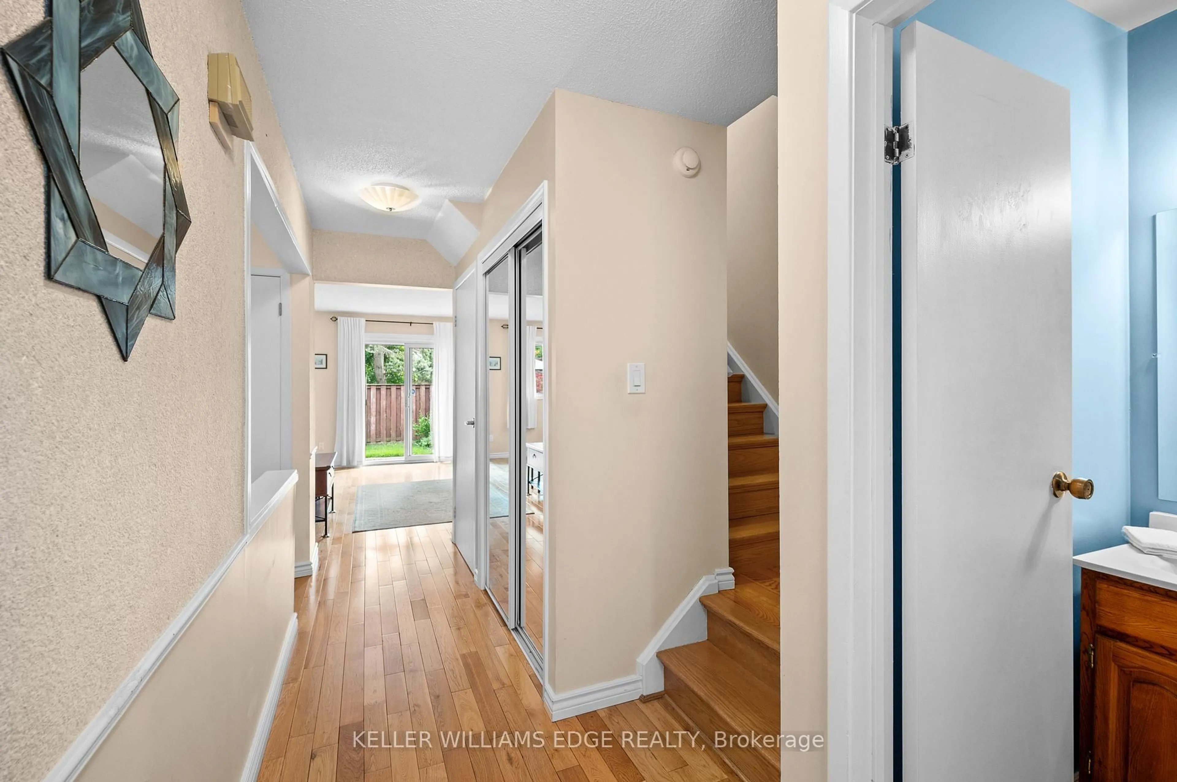 Indoor entryway for 6240 Montevideo Rd #24, Mississauga Ontario L5N 2N7
