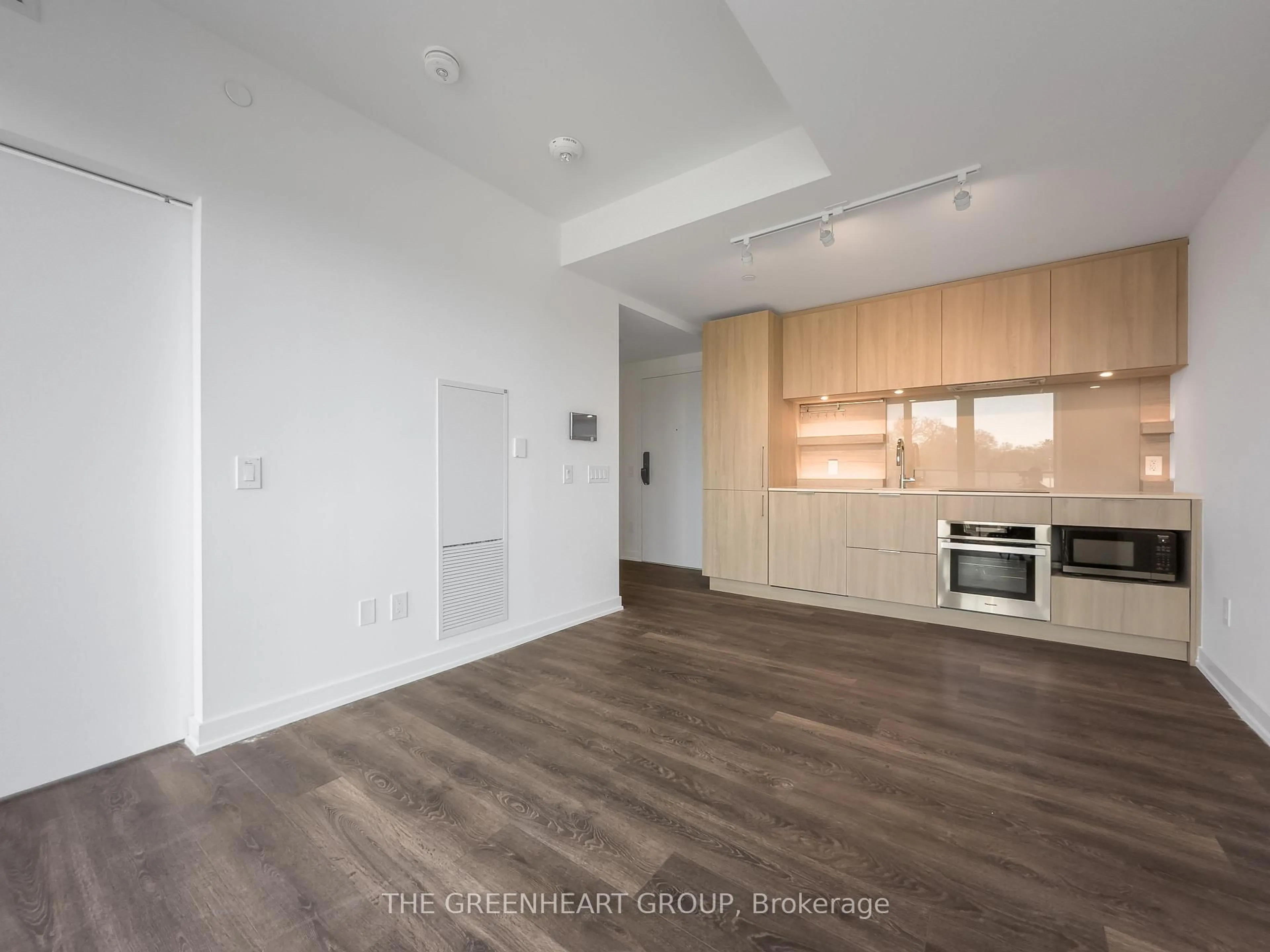 Open concept kitchen, unknown for 28 Ann St #220, Mississauga Ontario L5G 0E1