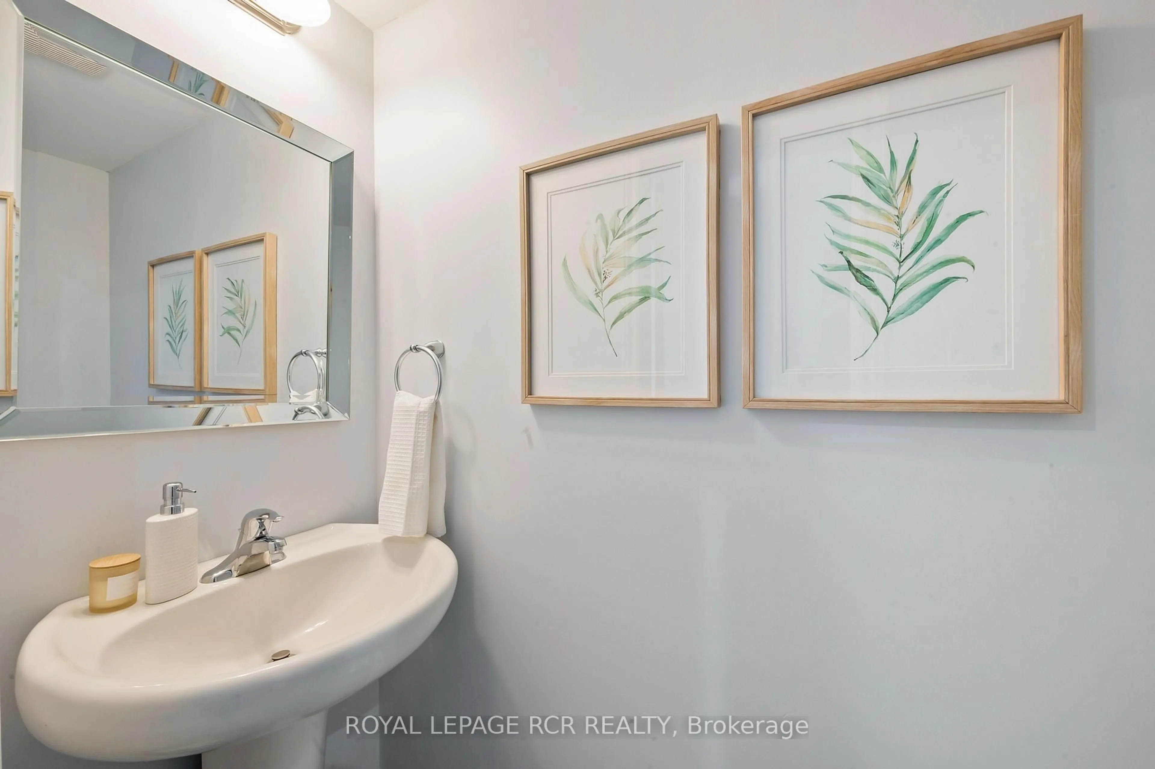 Standard bathroom, ceramic/tile floor for 31 Town Line #6, Orangeville Ontario L9W 7R7