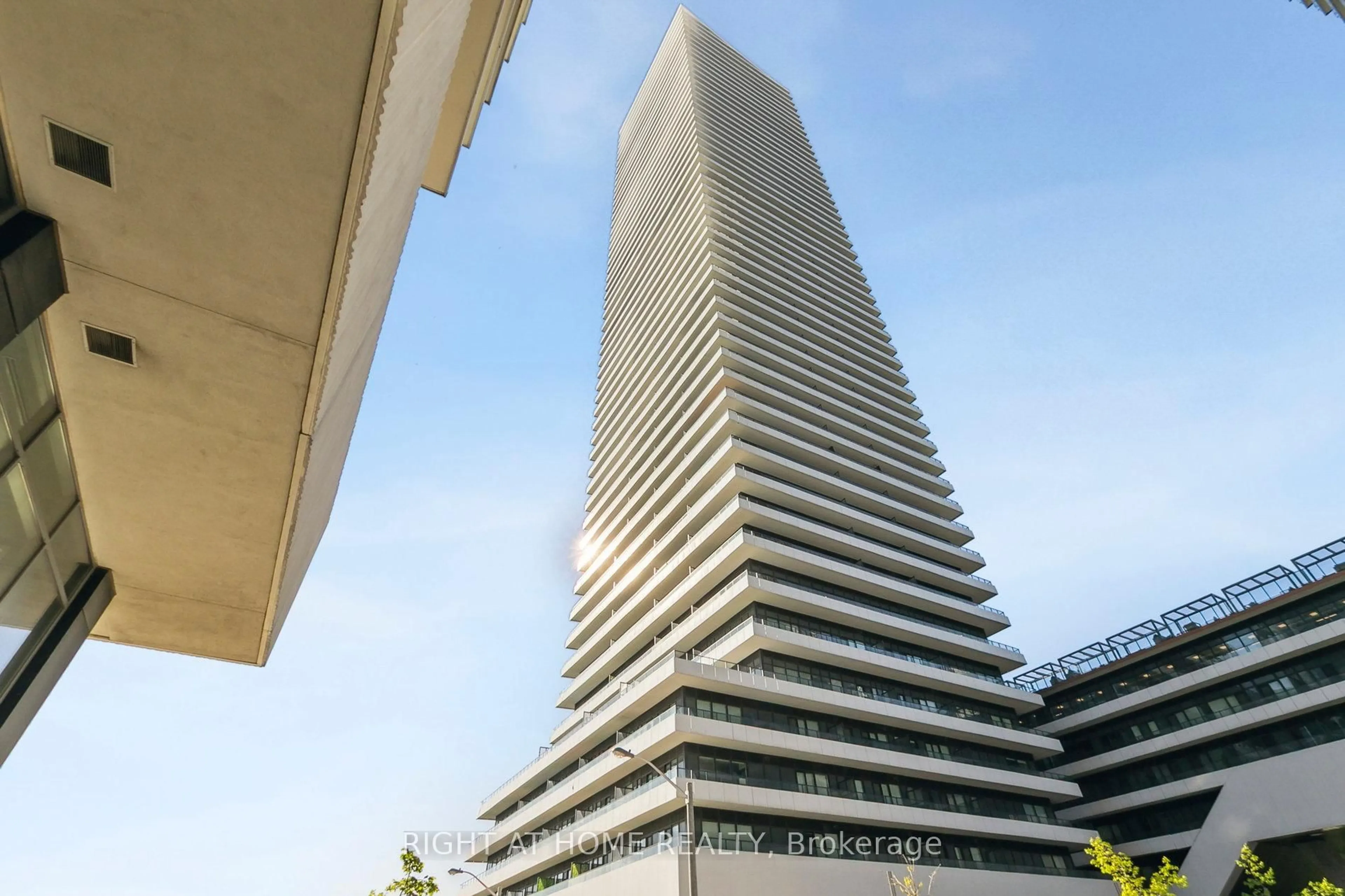 Indoor foyer for 20 Shore Breeze Dr #2206, Toronto Ontario M8V 0C7