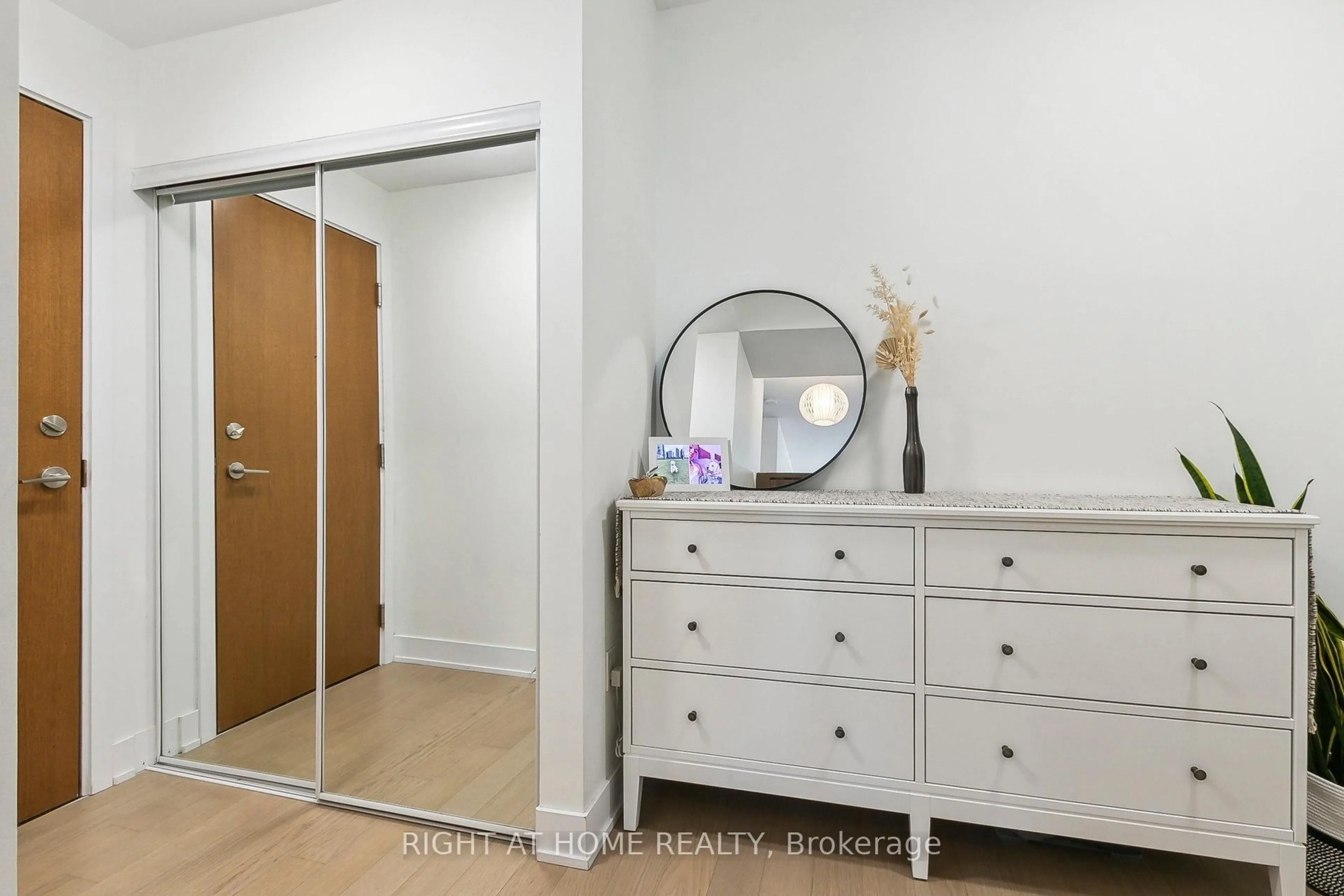 Indoor entryway for 20 Shore Breeze Dr #2206, Toronto Ontario M8V 0C7