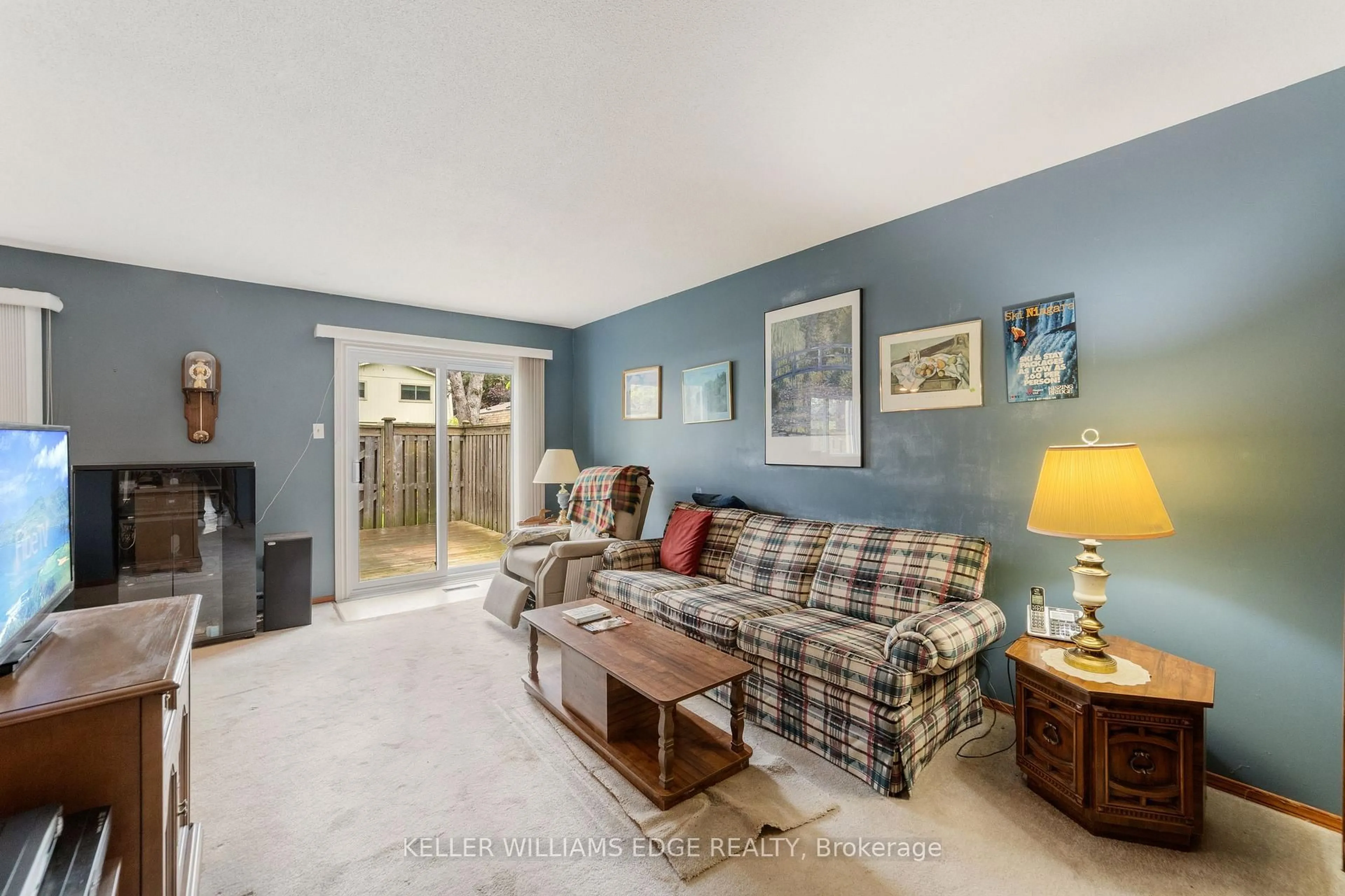 Living room with furniture, unknown for 568 Sheraton Rd #20, Burlington Ontario L7L 4B2