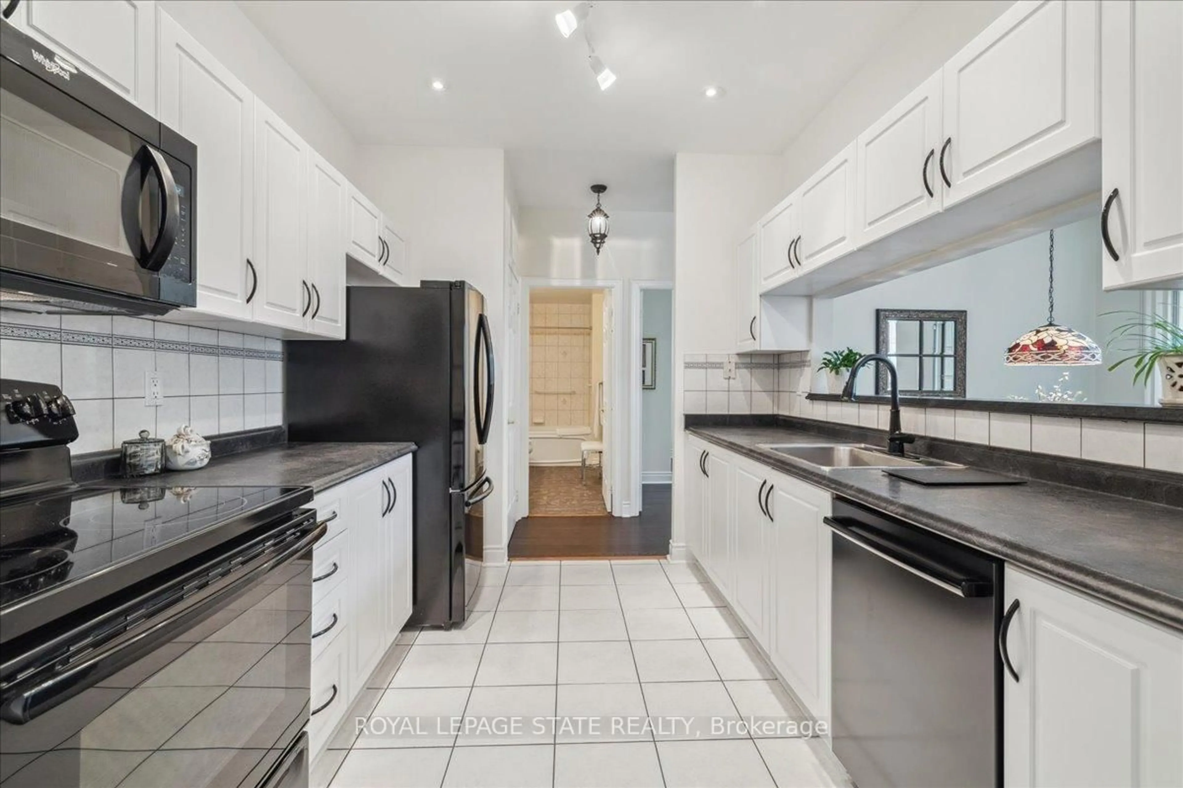 Standard kitchen, ceramic/tile floor for 442 Maple Ave #102, Burlington Ontario L7S 2L7