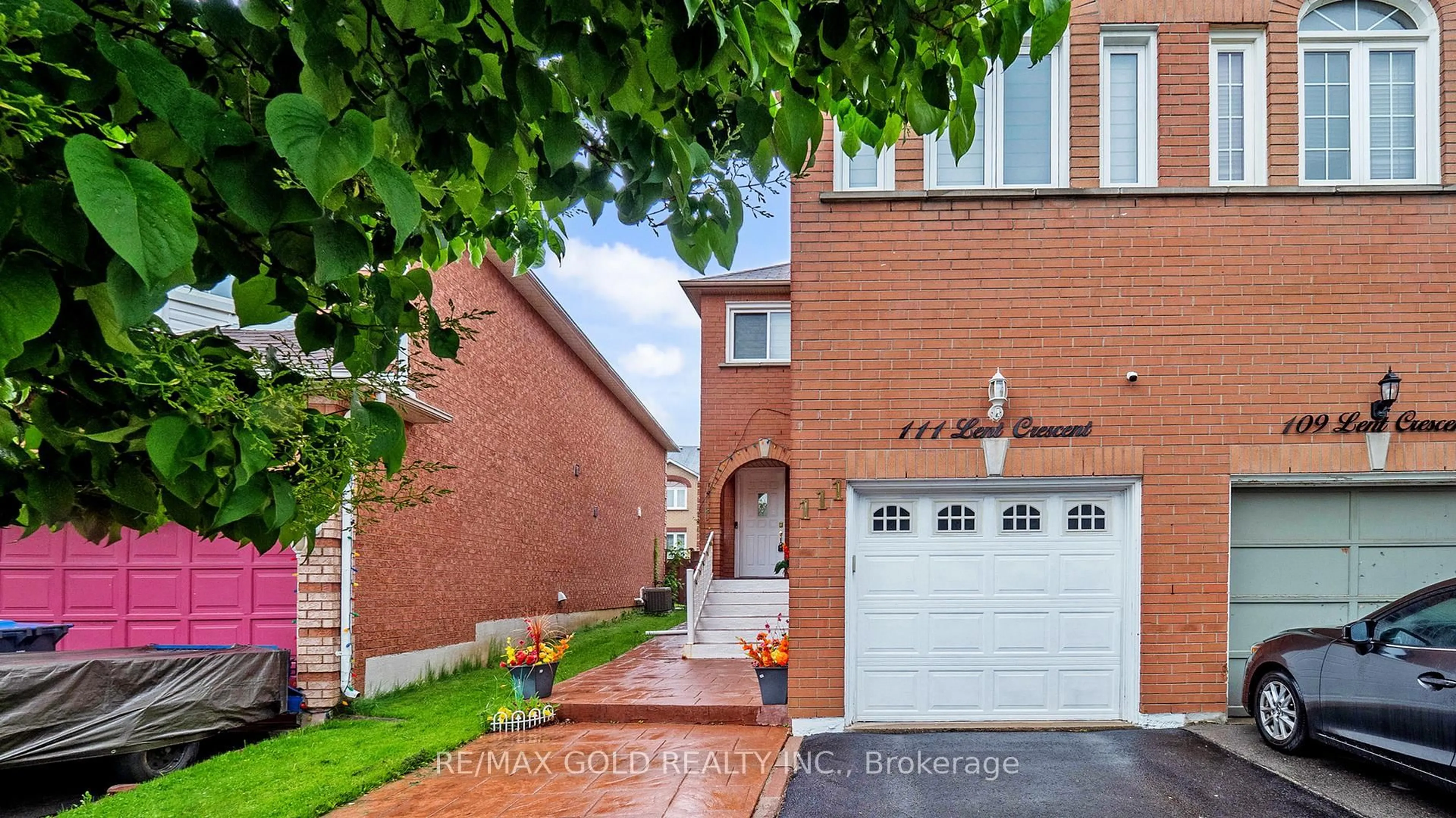 Home with brick exterior material, street for 111 Lent Cres, Brampton Ontario L6Y 4X7