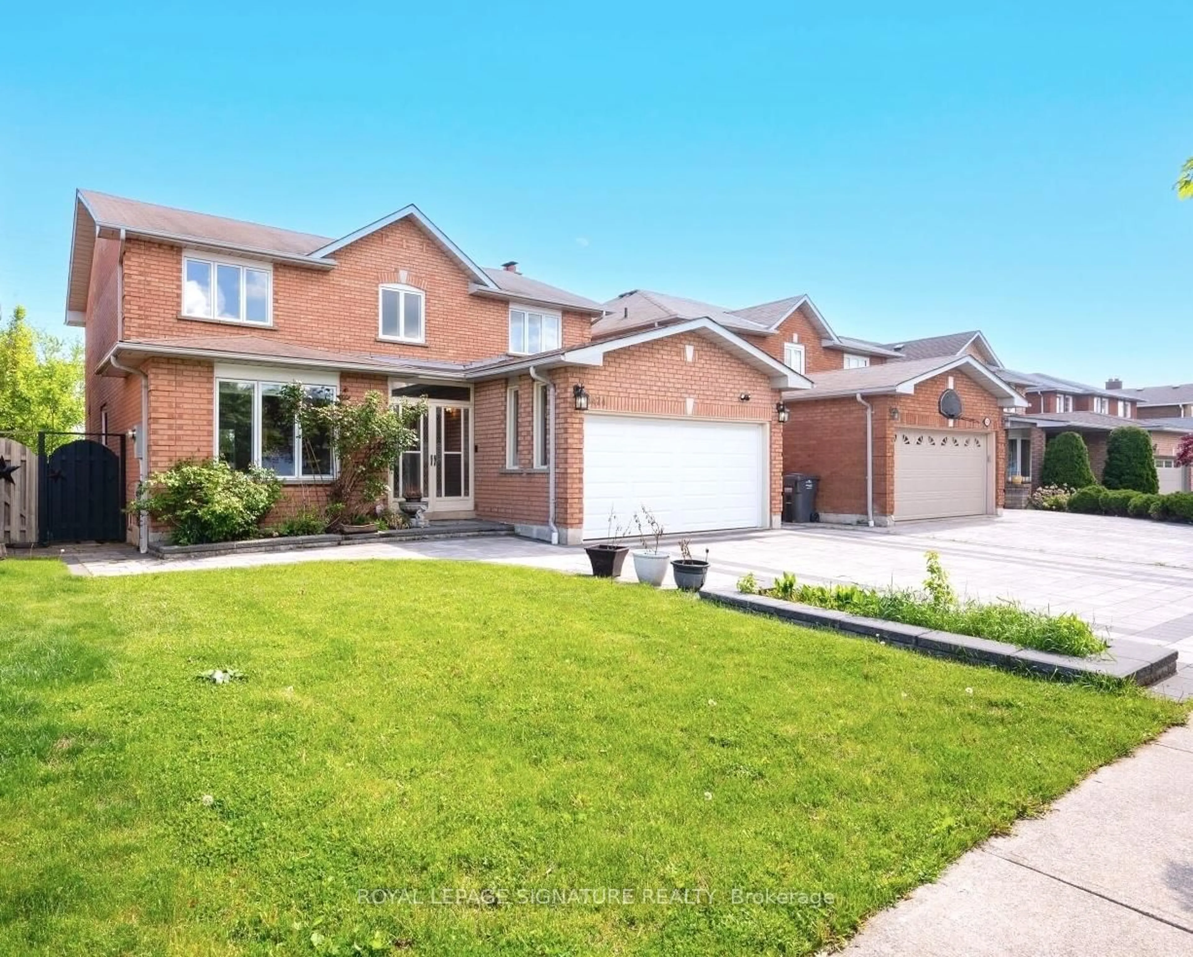 Home with brick exterior material, street for 4424 Grassland Cres, Mississauga Ontario L5V 1E2