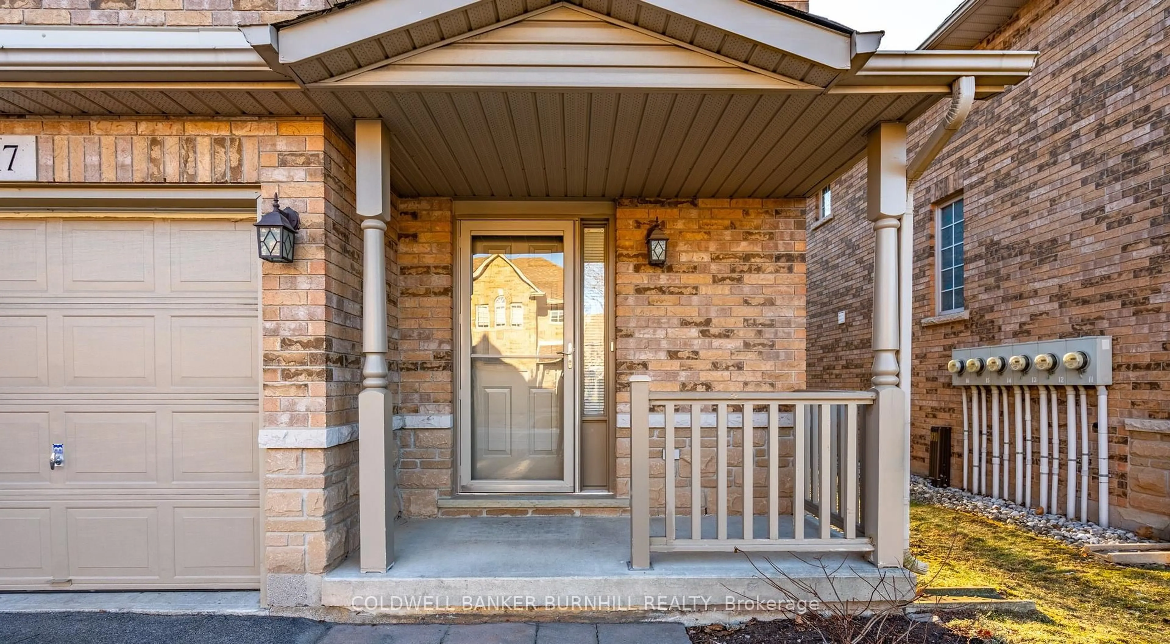 Indoor entryway for 1276 SILVAN FOREST Dr #17, Burlington Ontario L7M 4V8