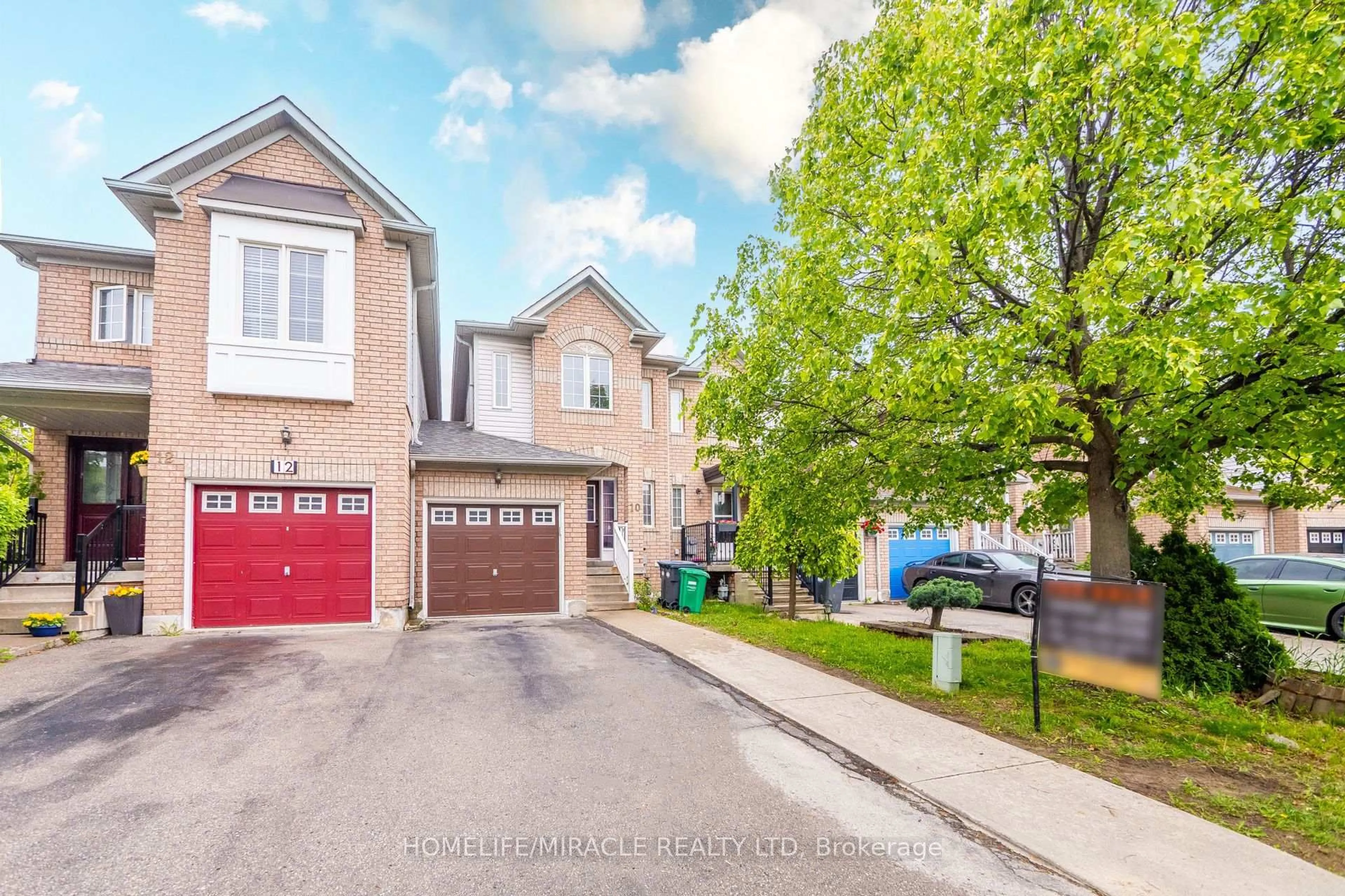 A pic from outside/outdoor area/front of a property/back of a property/a pic from drone, street for 10 Thunderbird Tr, Brampton Ontario L6R 2T3