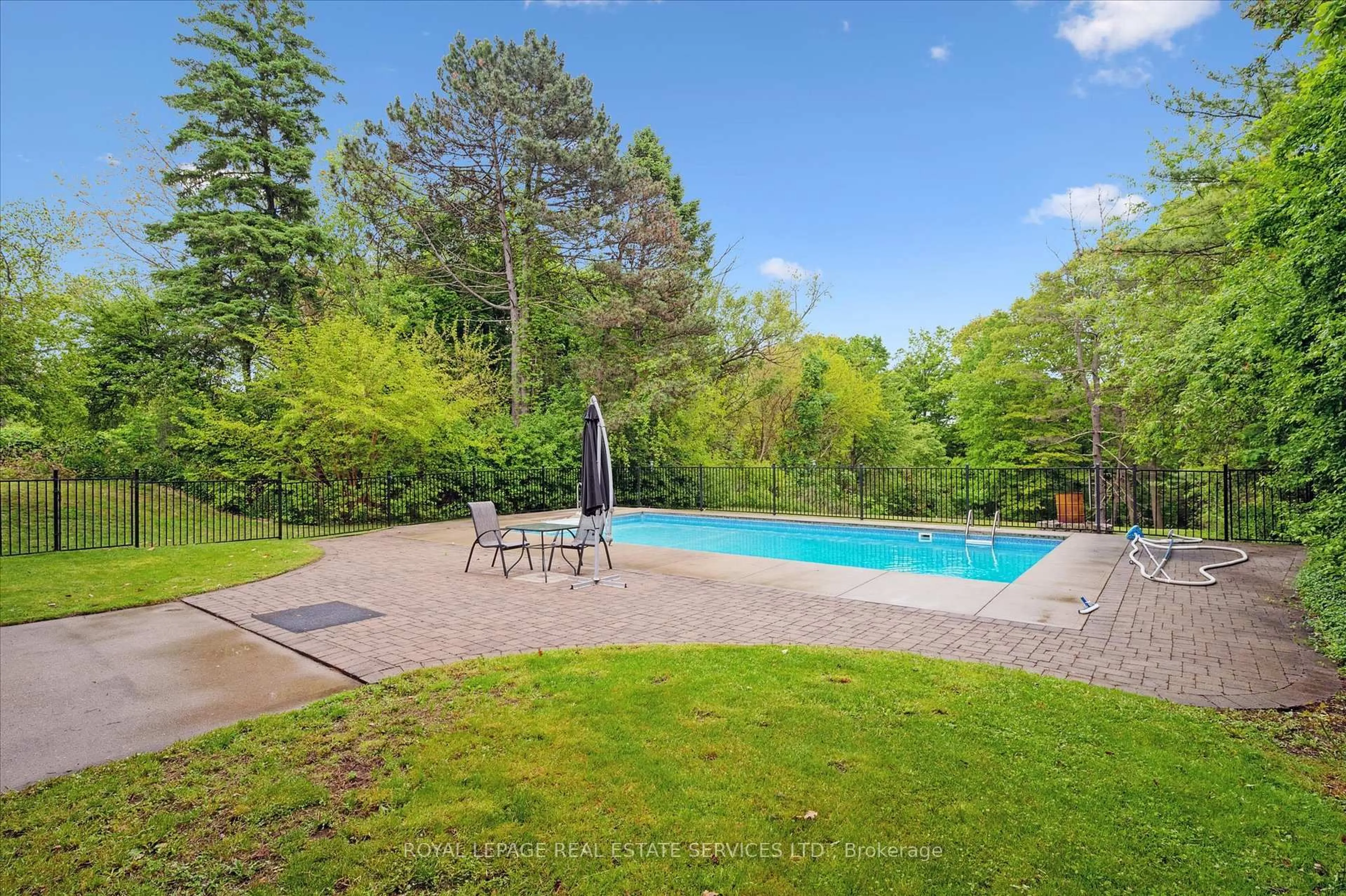Pool for 66 Rancliffe Rd, Oakville Ontario L6H 1B2