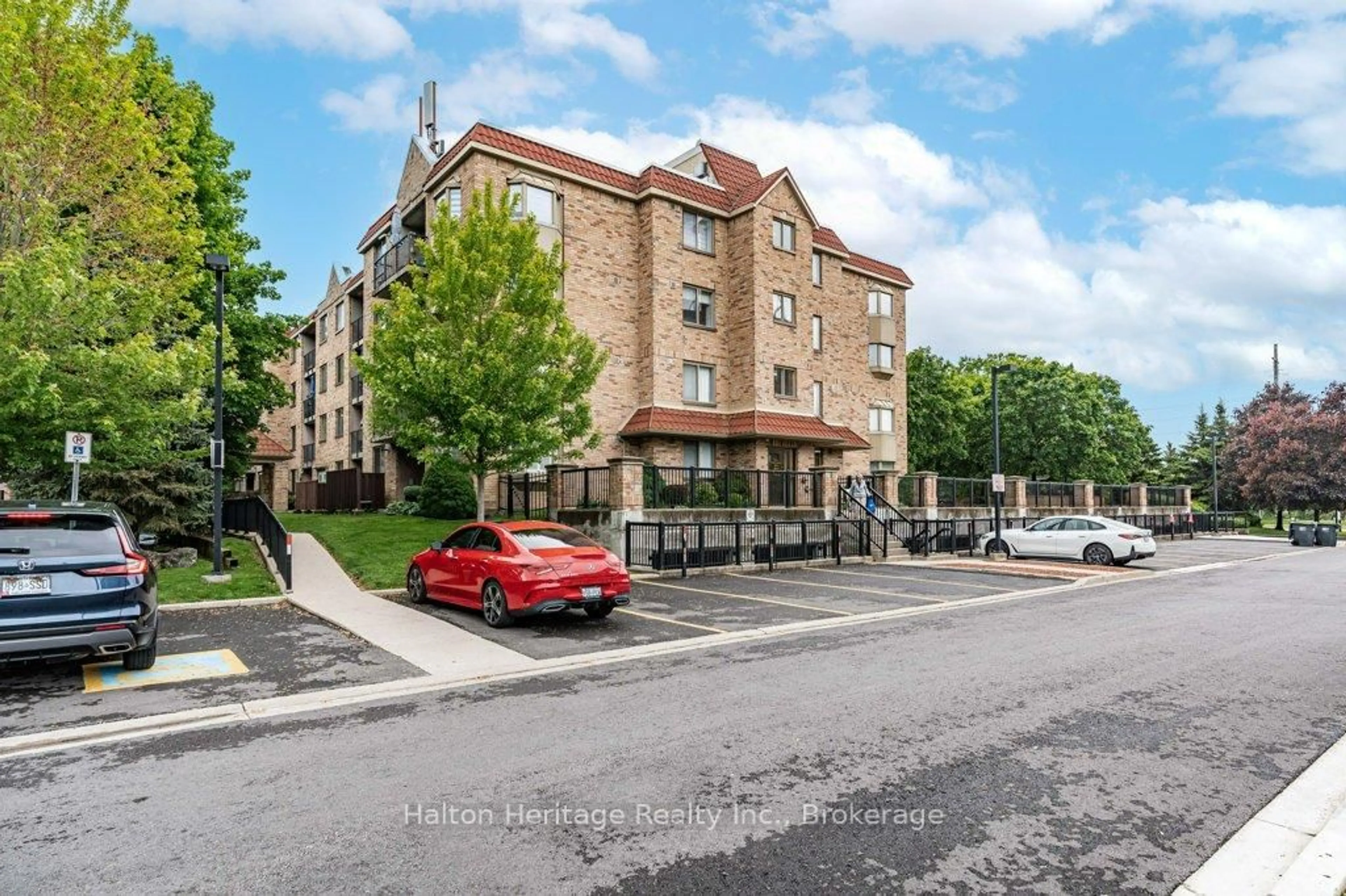 A pic from outside/outdoor area/front of a property/back of a property/a pic from drone, street for 3499 Upper Middle Rd #210, Burlington Ontario L7M 4M7