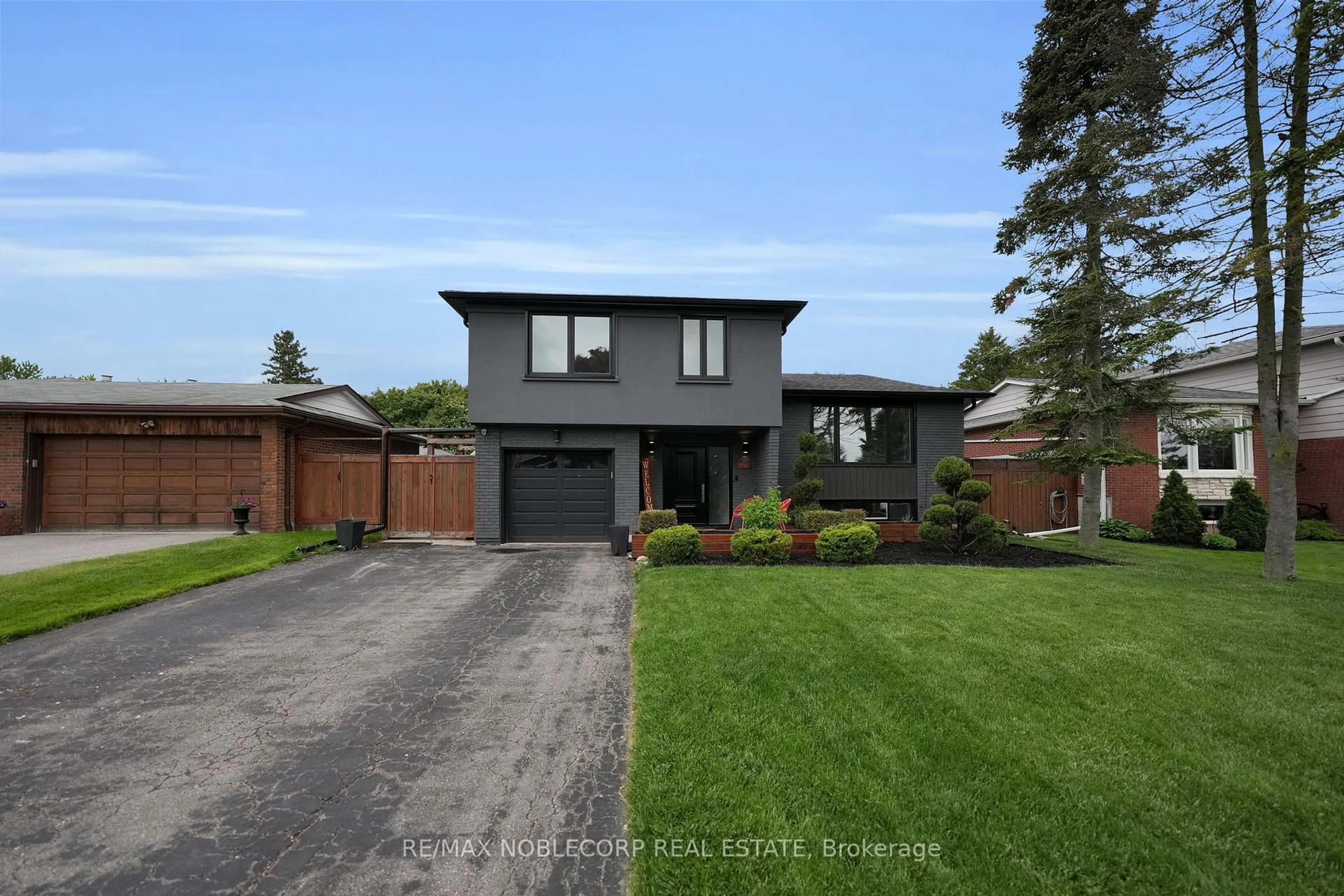 Home with brick exterior material, street for 255 Bell Air Dr, Caledon Ontario L7E 1Z9