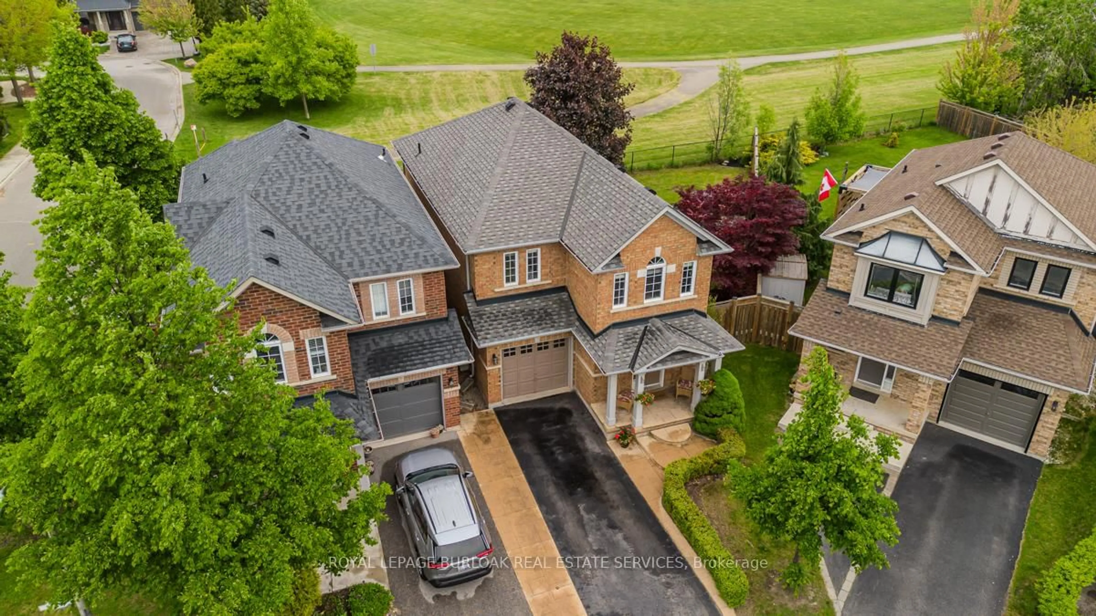 A pic from outside/outdoor area/front of a property/back of a property/a pic from drone, street for 2282 Seton Cres, Burlington Ontario L7L 6Y4