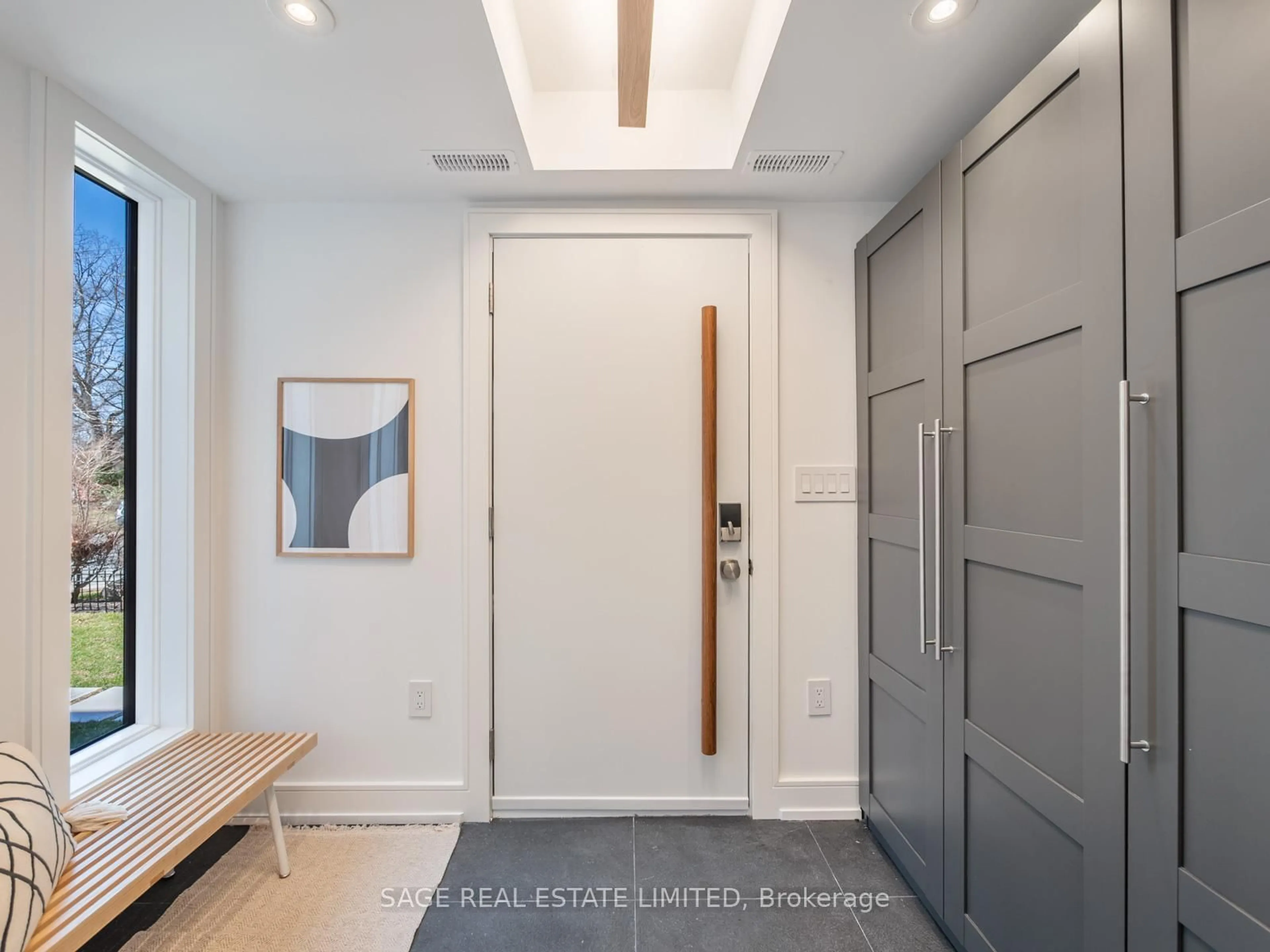 Indoor entryway for 159 Humbervale Blvd, Toronto Ontario M8Y 3P9