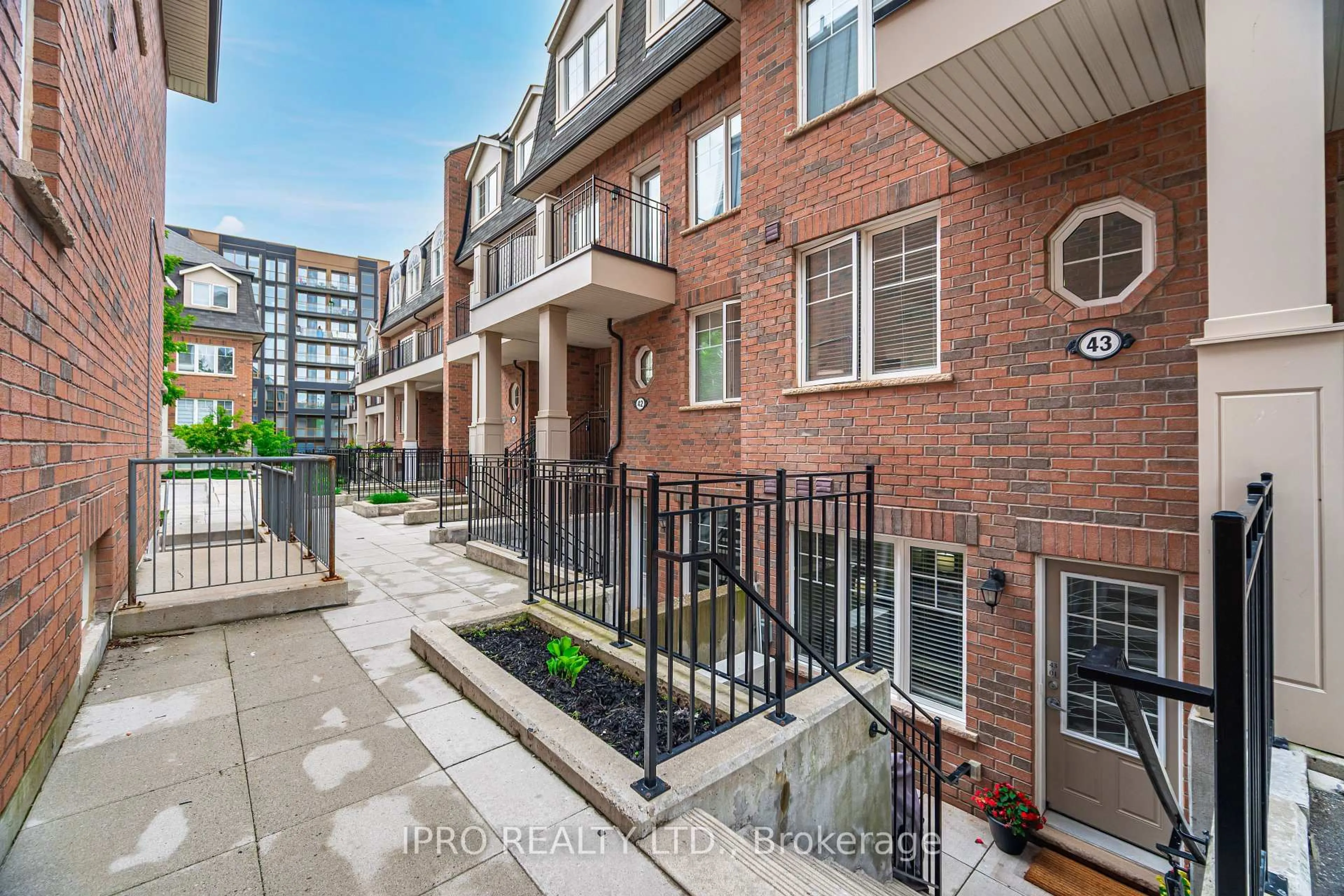 Patio, street for 2420 Baronwood Dr #4301, Oakville Ontario L6M 0X6