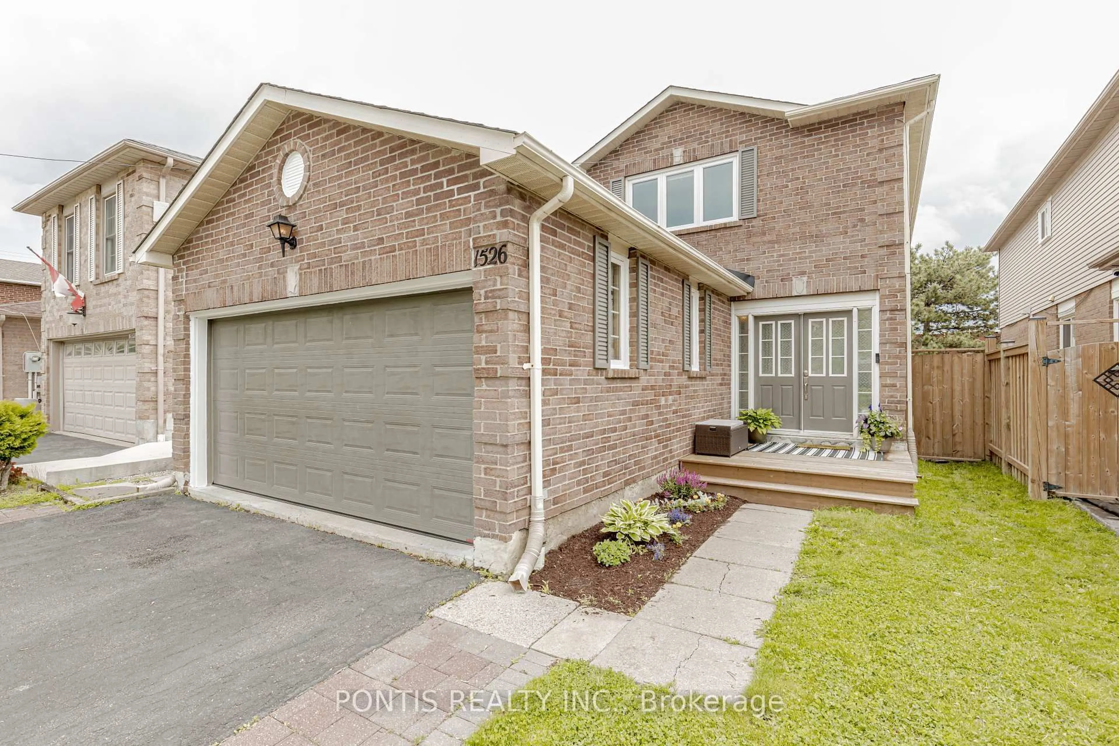 Home with brick exterior material, street for 1526 KIRKROW Cres, Mississauga Ontario L5M 3Y8