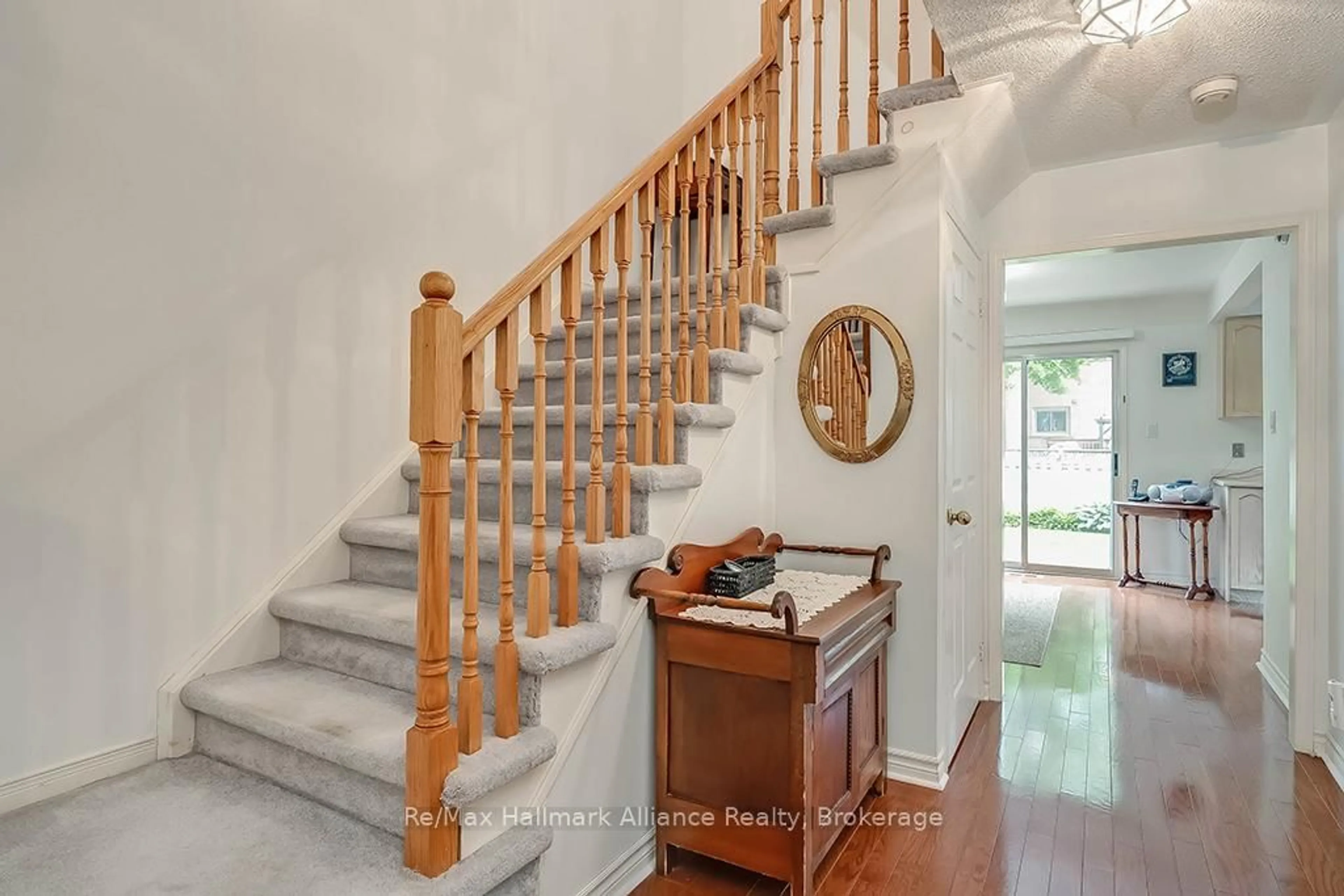 Stairs for 637 Fothergill Blvd, Burlington Ontario L7L 6E3