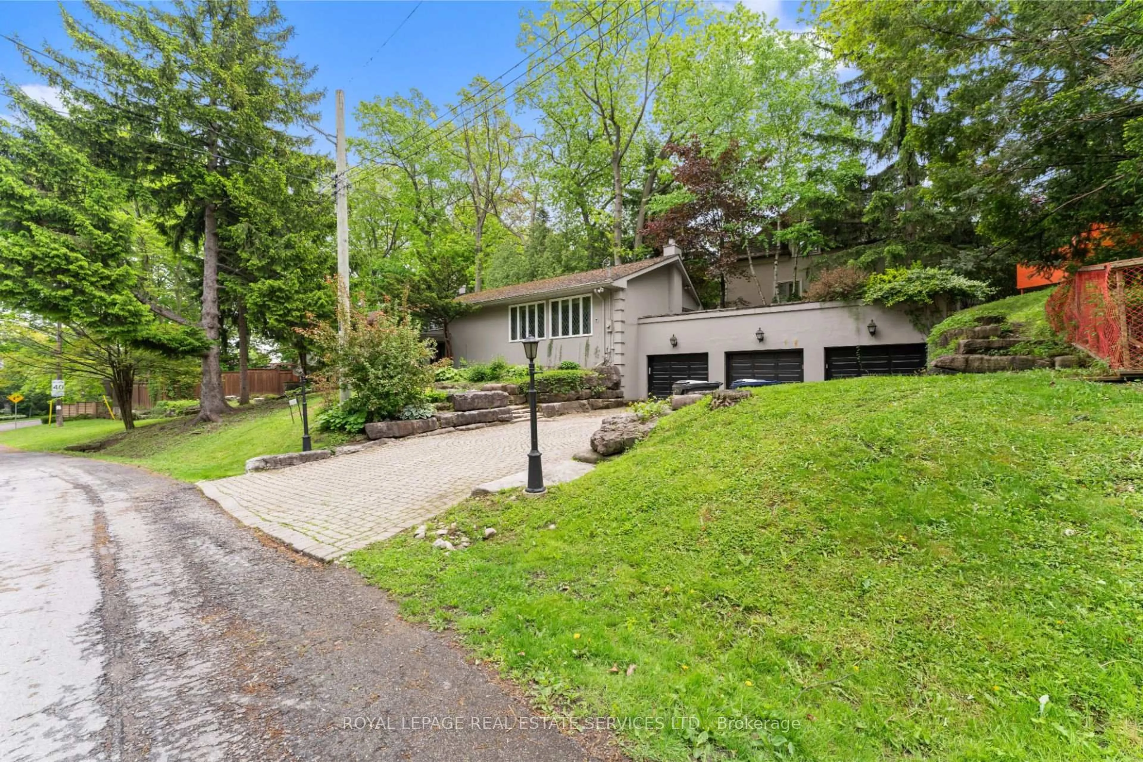 A pic from outside/outdoor area/front of a property/back of a property/a pic from drone, street for 11 Ripplewood Rd, Toronto Ontario M9A 3H8