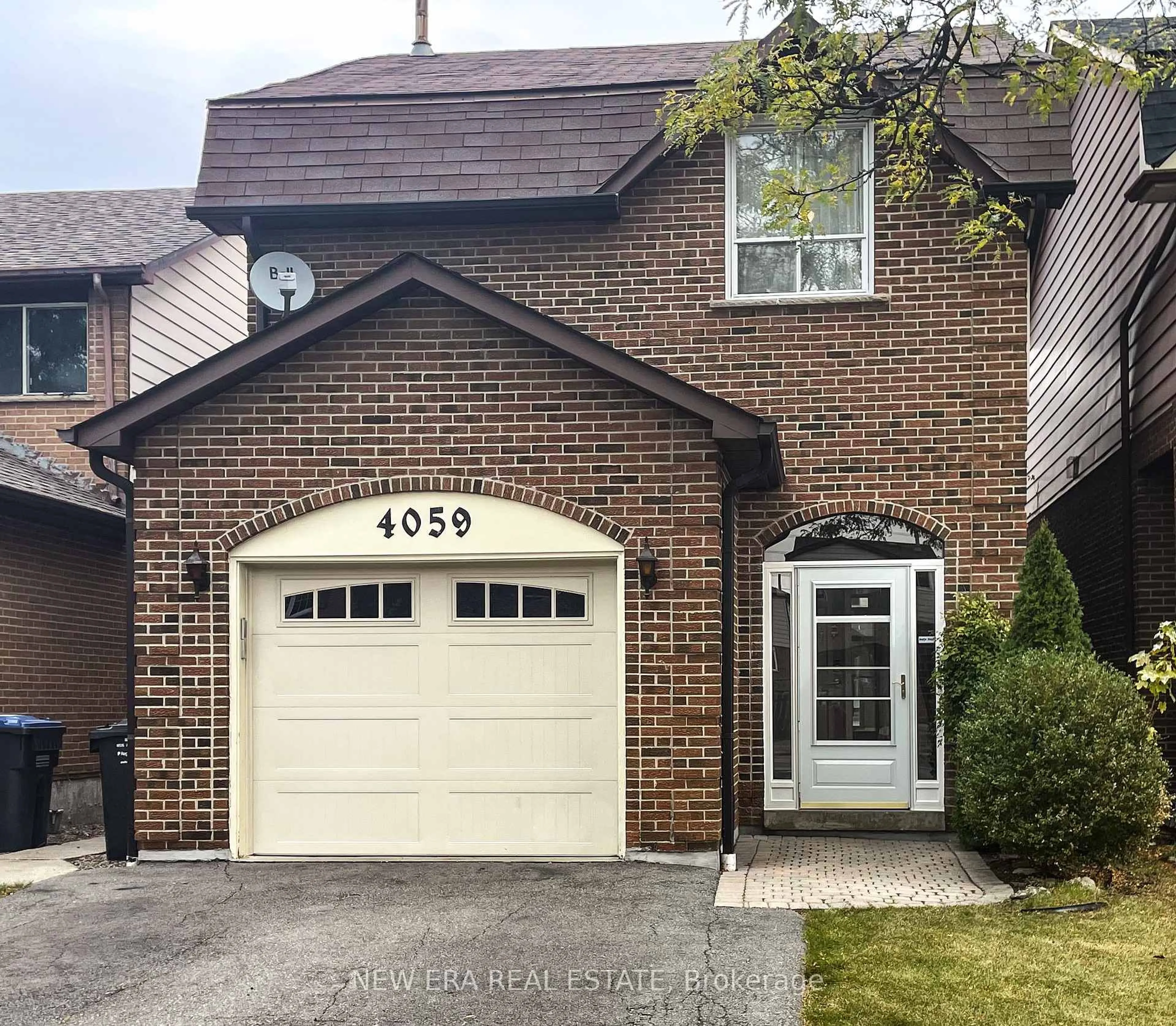 Home with brick exterior material, street for 4059 Teakwood Dr, Mississauga Ontario L5C 3L3