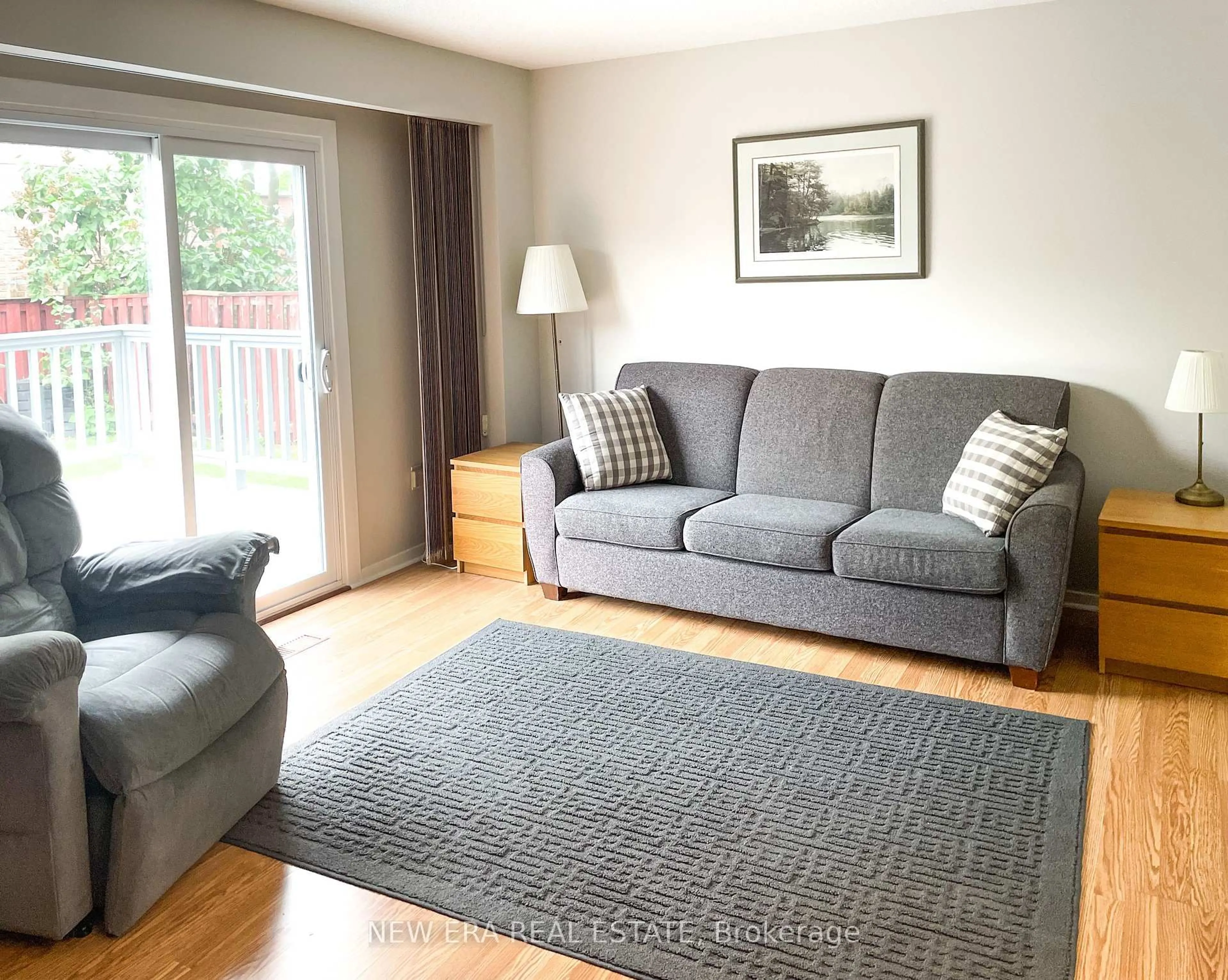 Living room with furniture, unknown for 4059 Teakwood Dr, Mississauga Ontario L5C 3L3