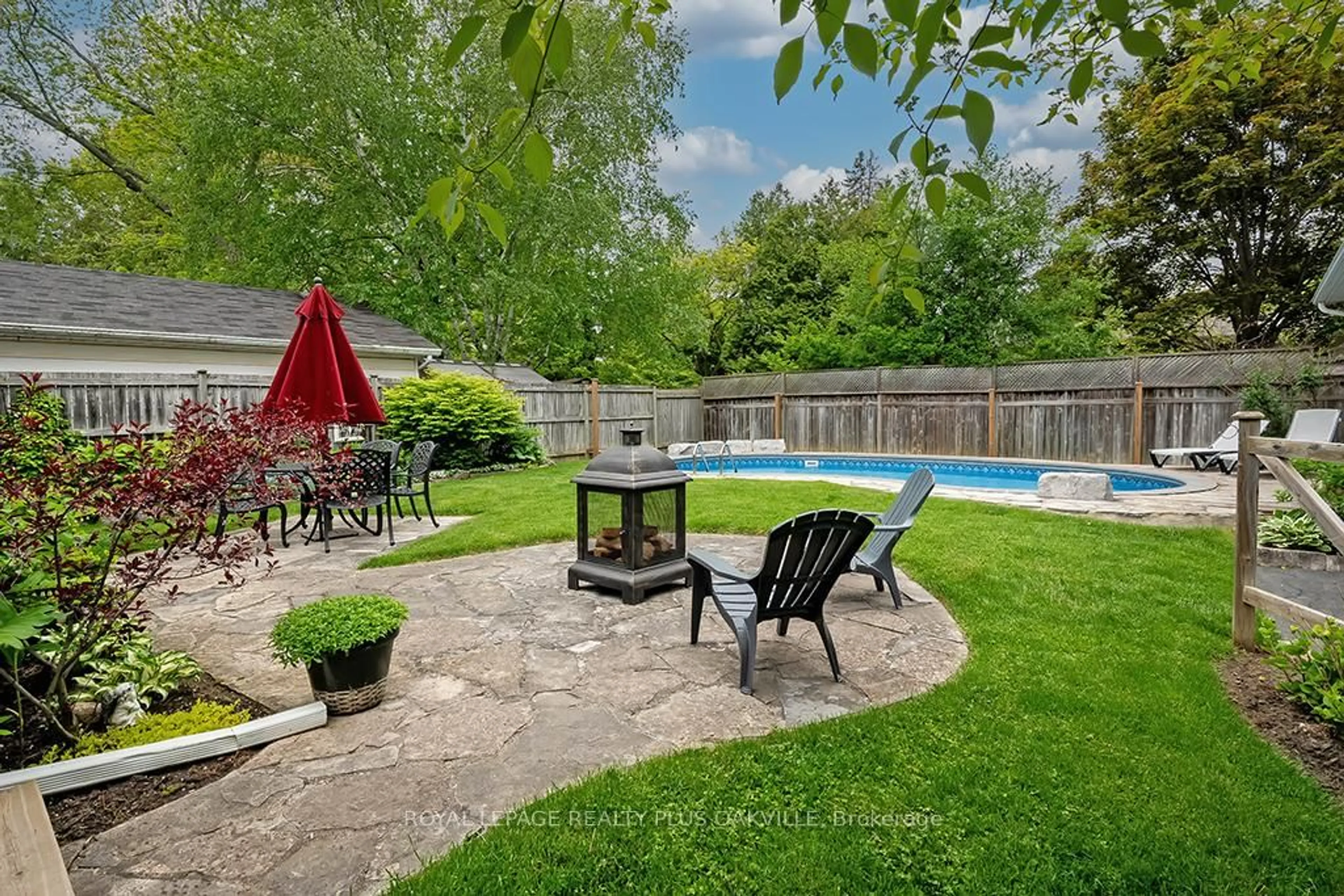 Patio, unknown for 213 Mohawk Rd, Oakville Ontario L6L 2Z1