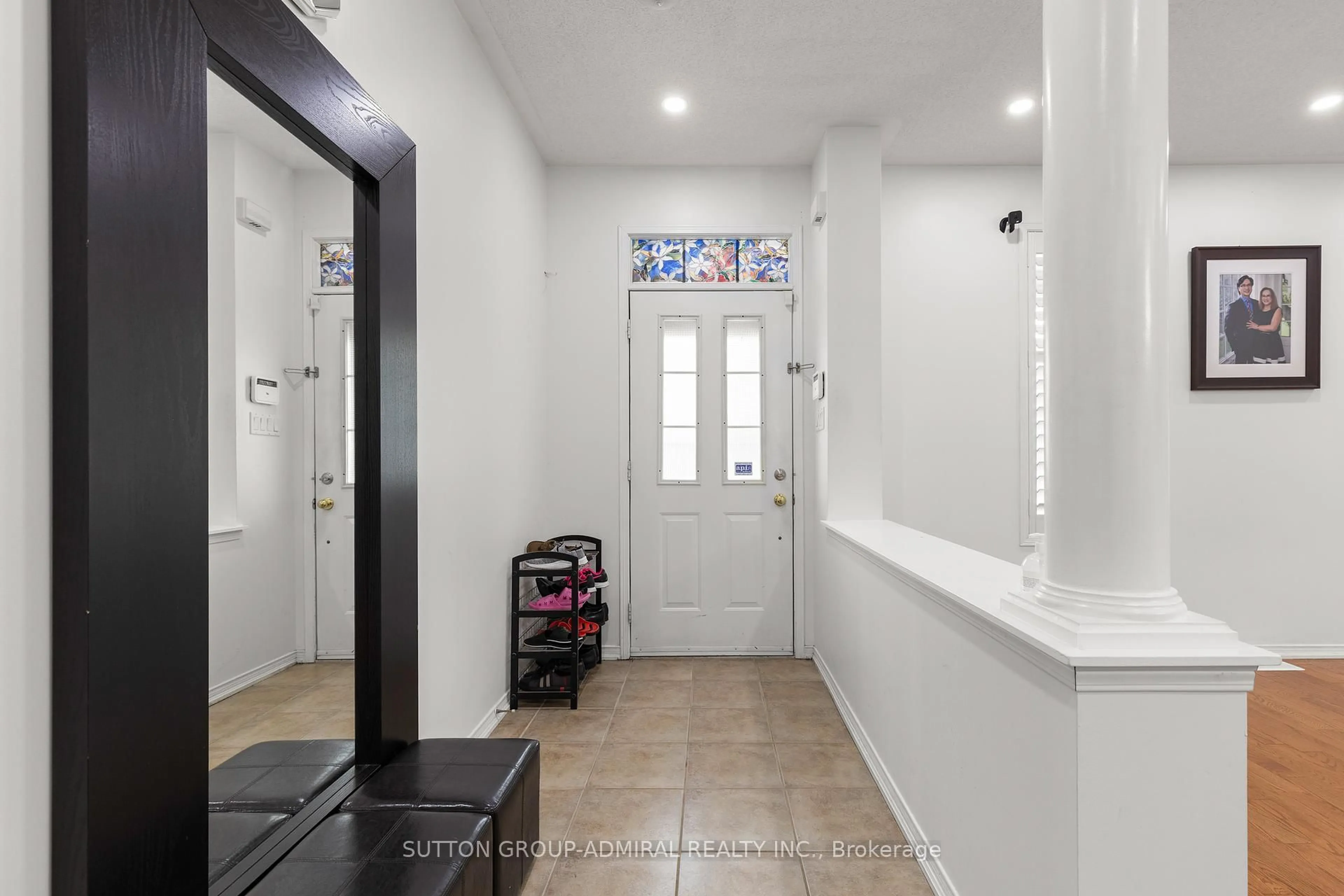 Indoor entryway for 23 Delabo Dr, Toronto Ontario M3J 3S5