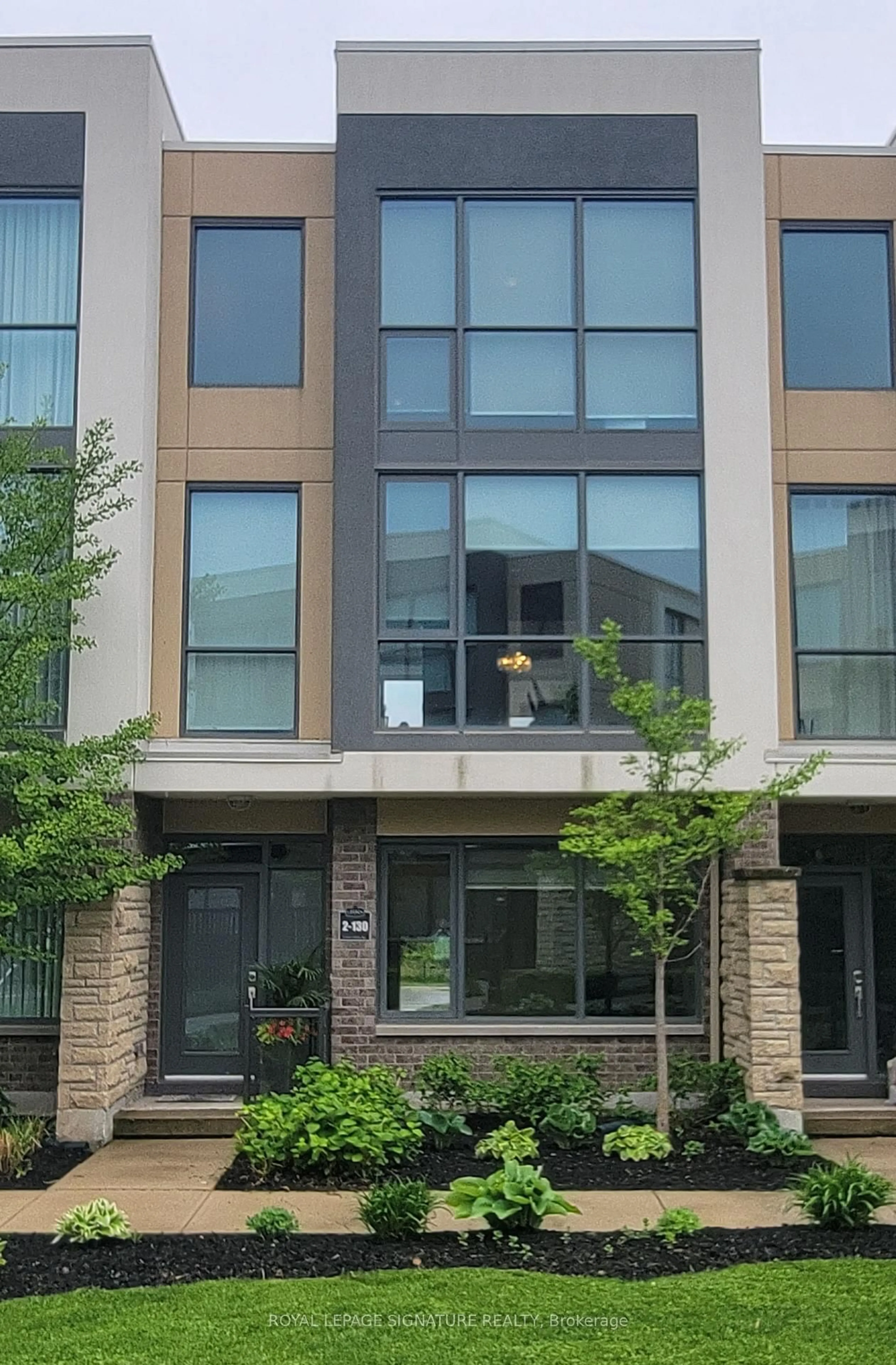 Home with brick exterior material, unknown for 130 Little Creek Rd #2, Mississauga Ontario L5R 1P8