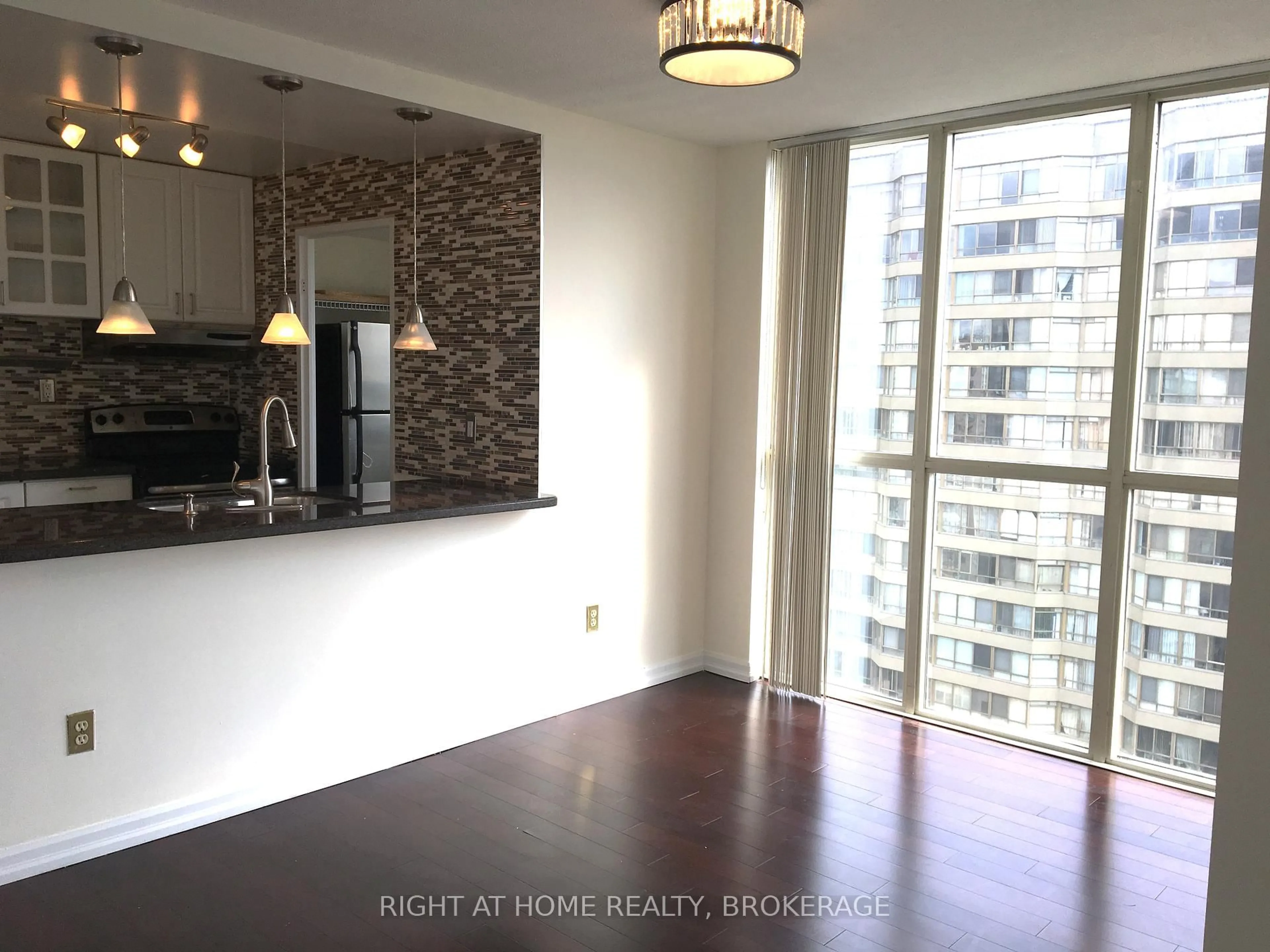 A pic of a room for 285 Enfield Pl #2004, Mississauga Ontario L5B 3Y6