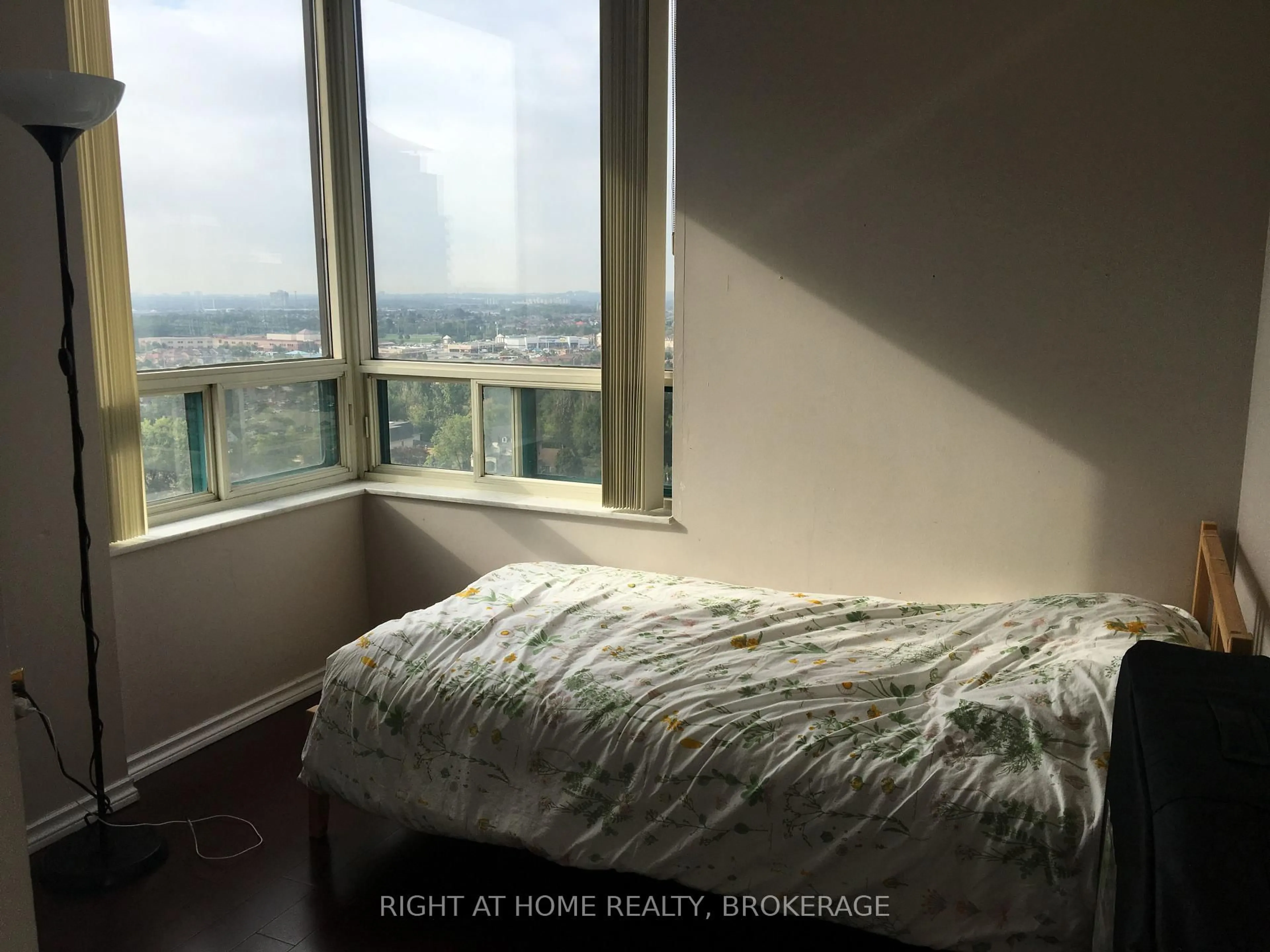 A pic of a room for 285 Enfield Pl #2004, Mississauga Ontario L5B 3Y6