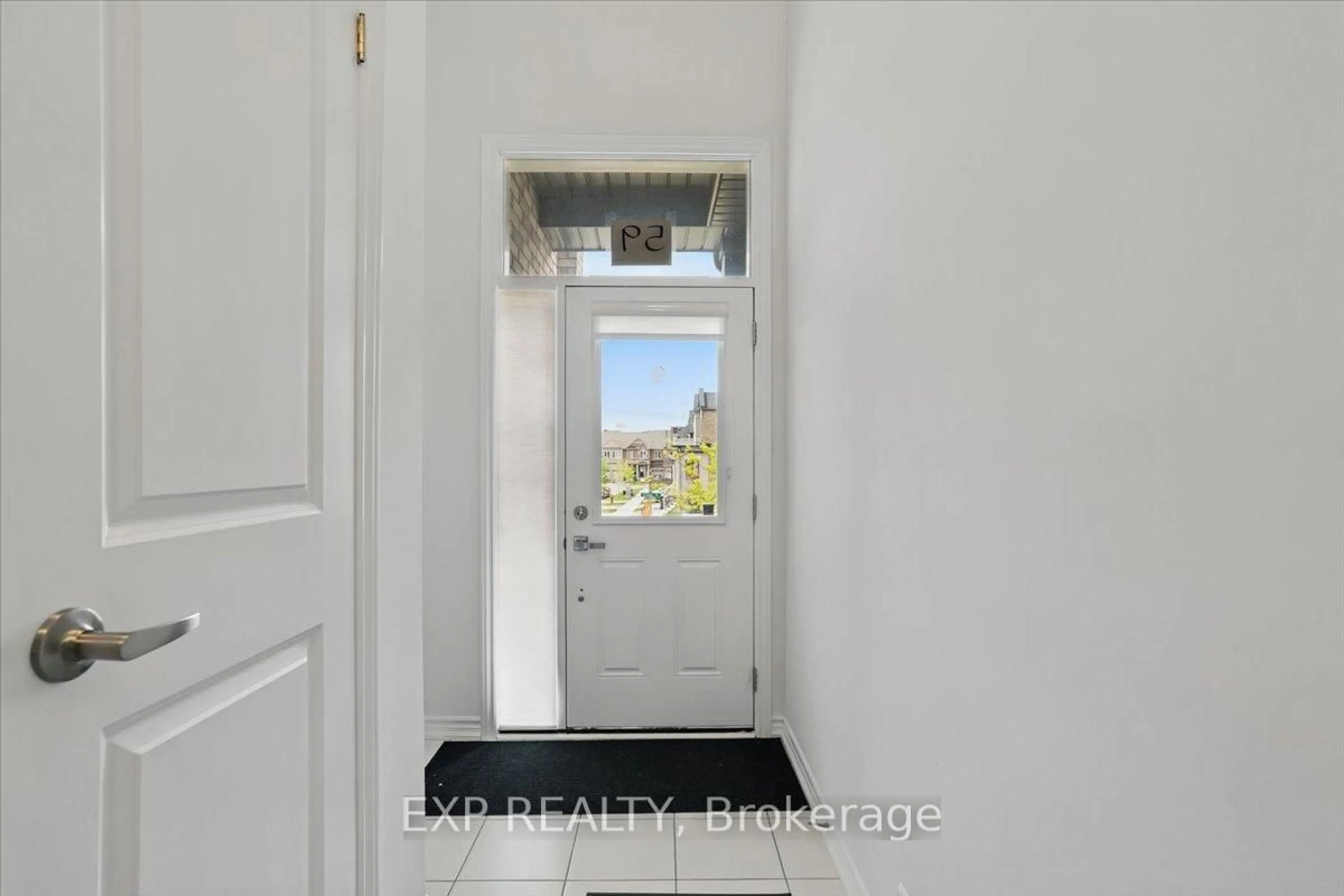 Indoor entryway for 59 Gemma Pl, Brampton Ontario L6X 1Z9