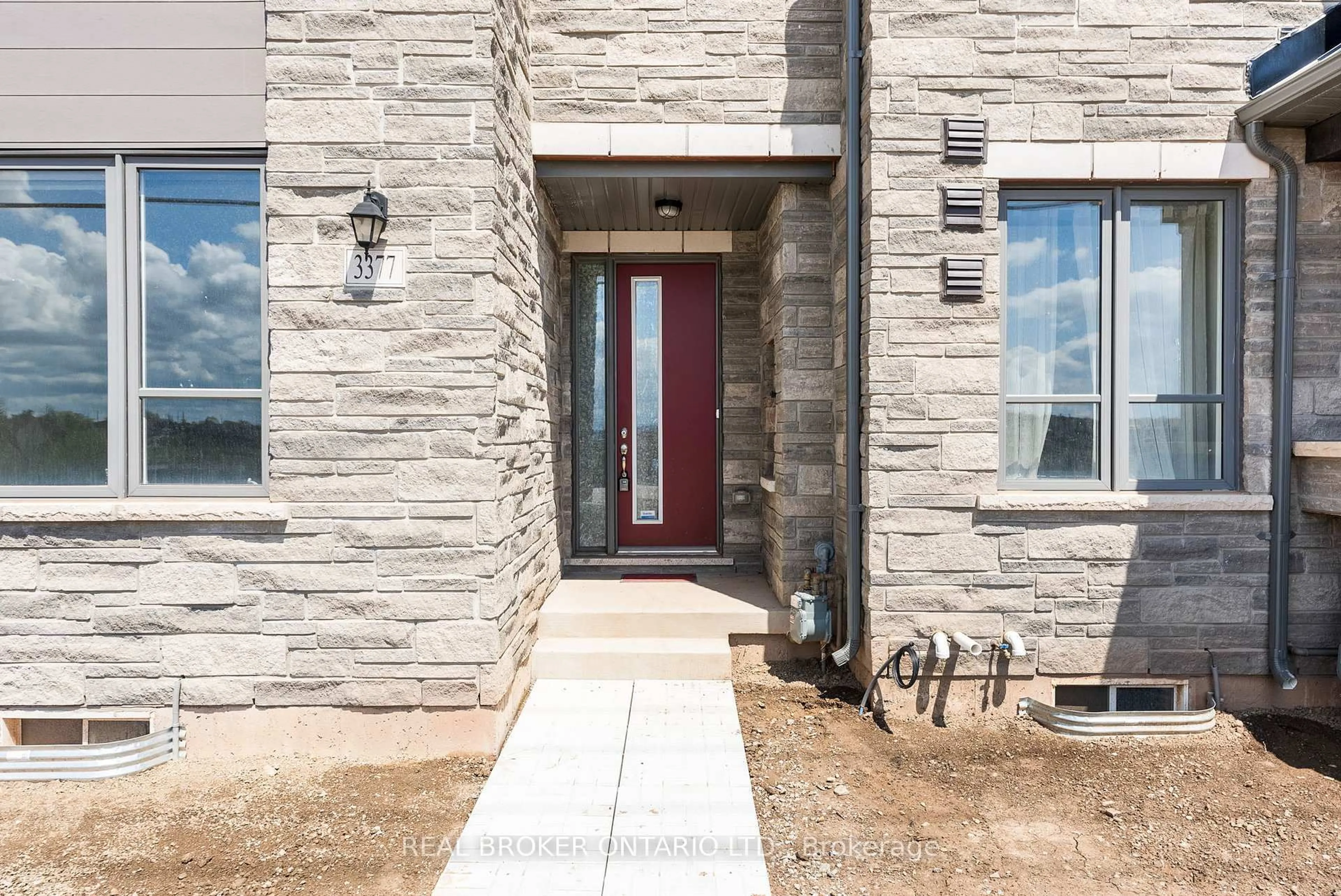 Indoor entryway for 3377 sixth Line, Oakville Ontario L6H 0Y7
