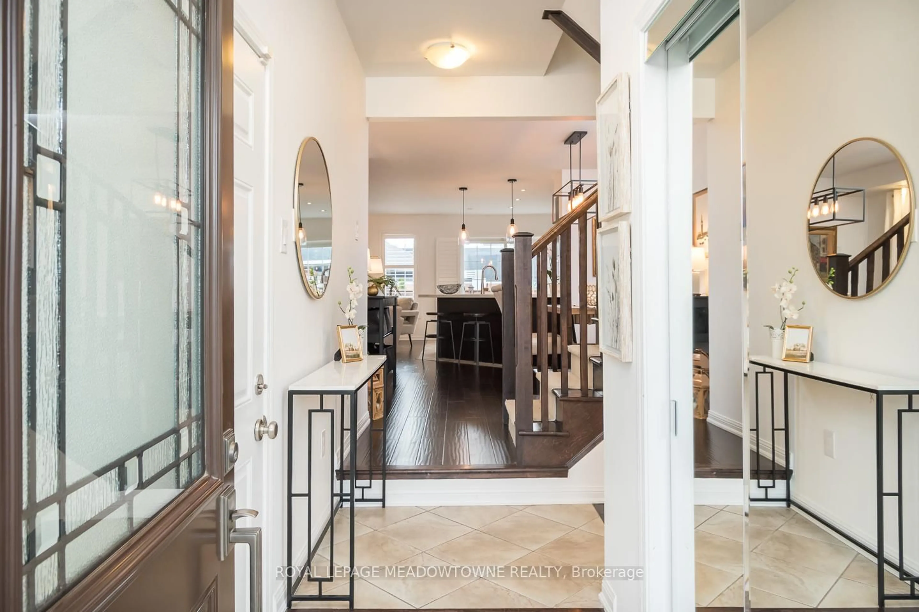 Indoor entryway for 1065 Nadalin Hts, Milton Ontario L9T 8H4