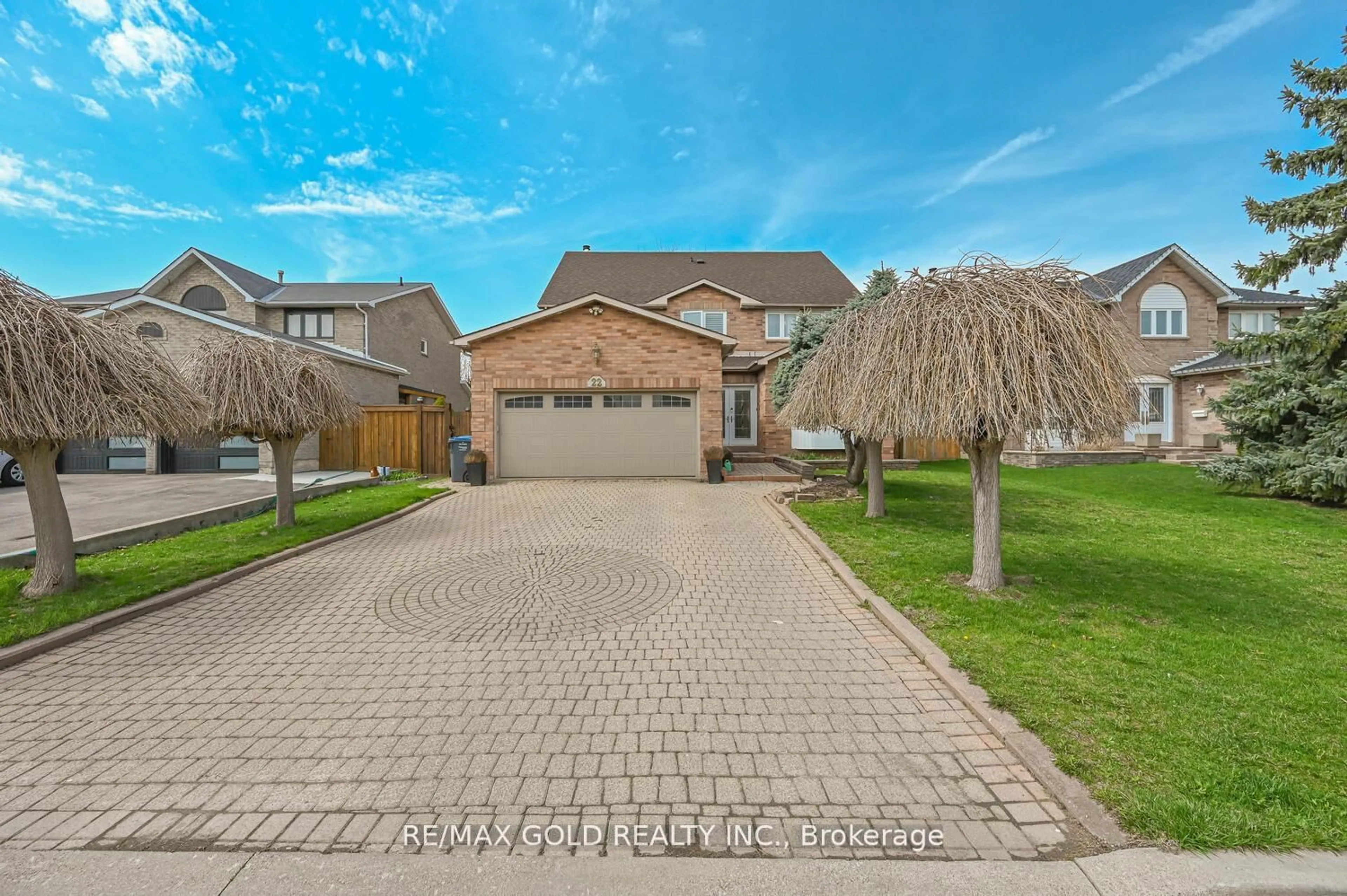A pic from outside/outdoor area/front of a property/back of a property/a pic from drone, street for 22 Strangway Crt, Brampton Ontario L6Z 4L4