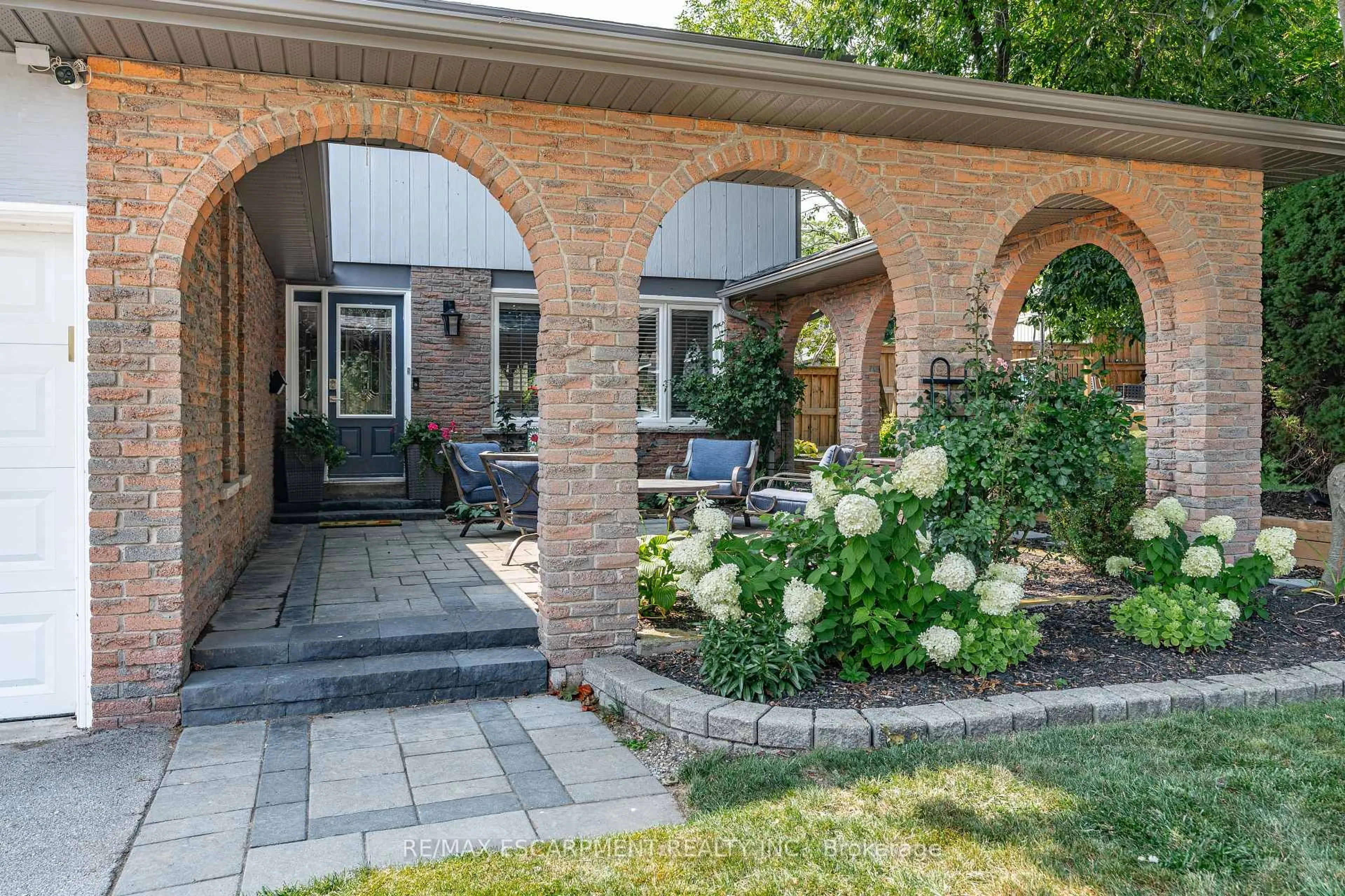 Home with brick exterior material, street for 2134 Alconbury Cres, Burlington Ontario L7P 3C4