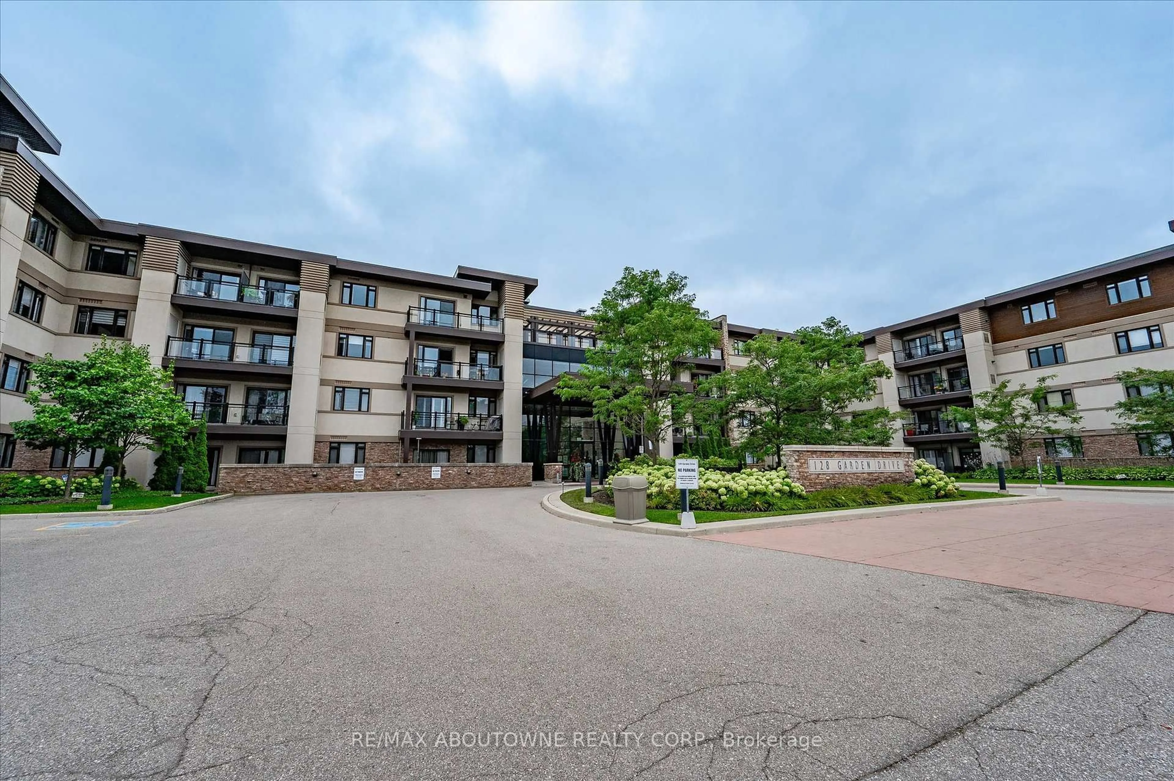 Unknown for 128 Garden Dr #119, Oakville Ontario L6K 0H7