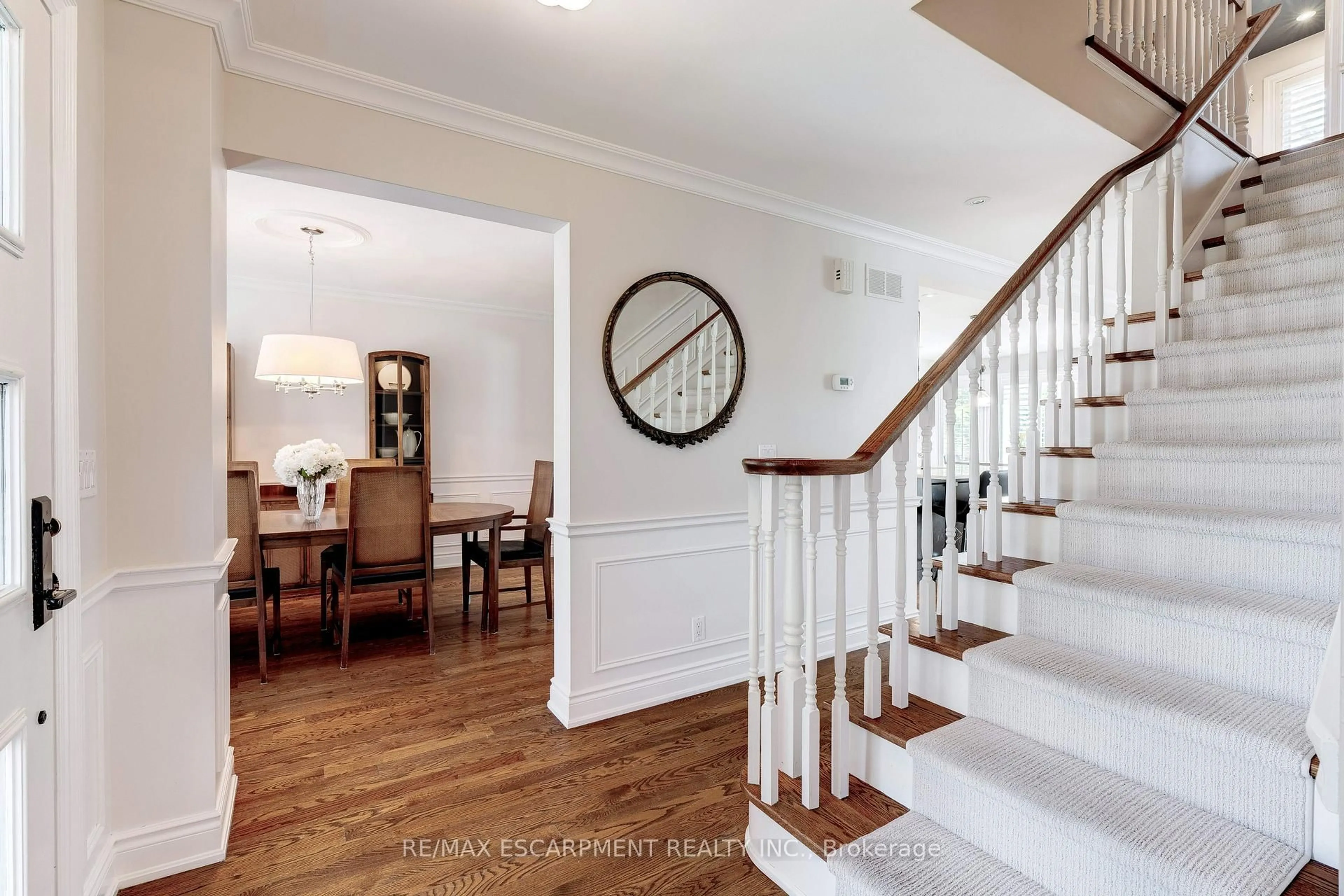 Indoor entryway for 4302 SHOREACRES Pl, Burlington Ontario L7L 5N1