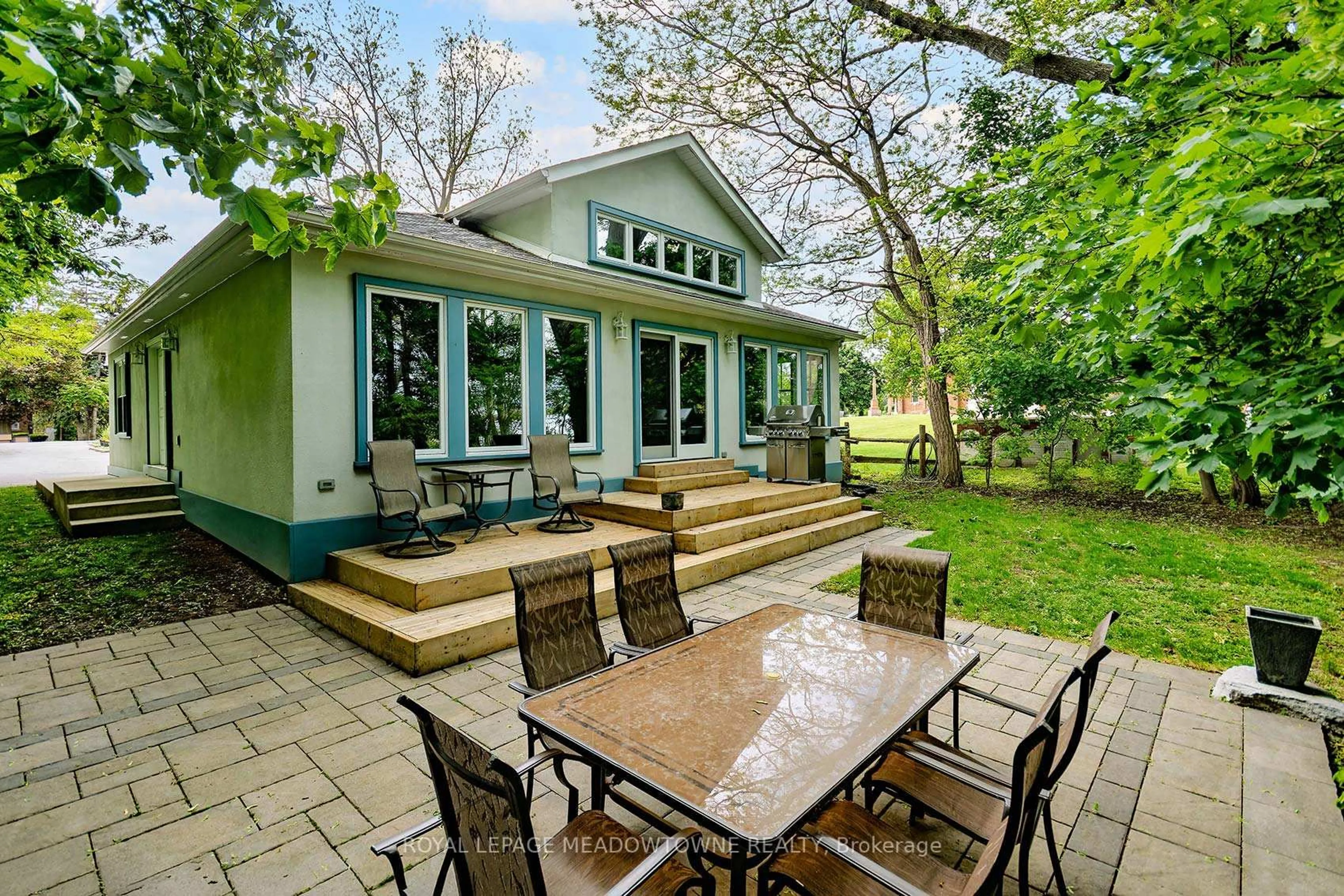 Patio, street for 307 Queen St, Mississauga Ontario L5M 1L9