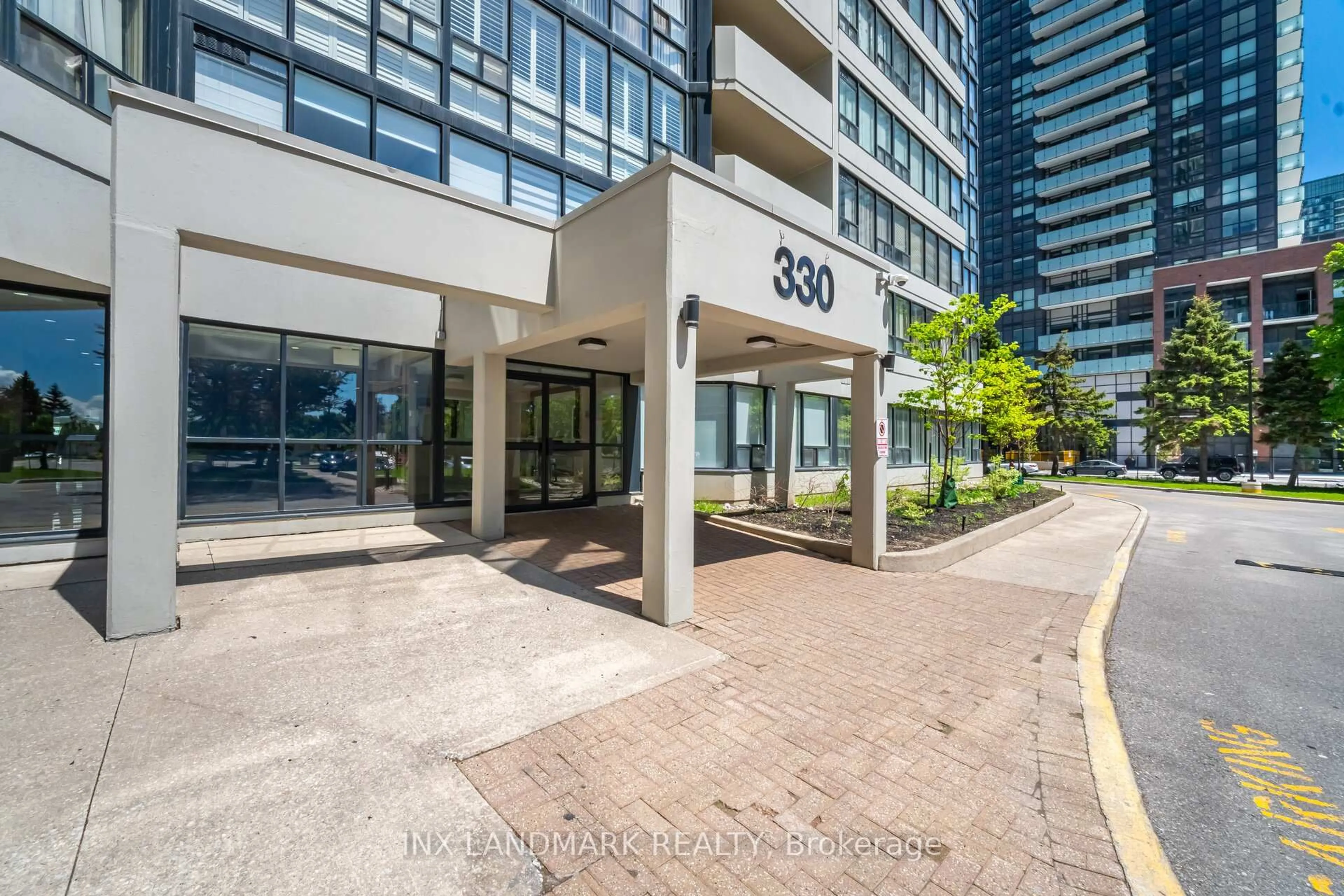 Indoor foyer for 330 Rathburn Rd #2008, Mississauga Ontario L5B 3Y1