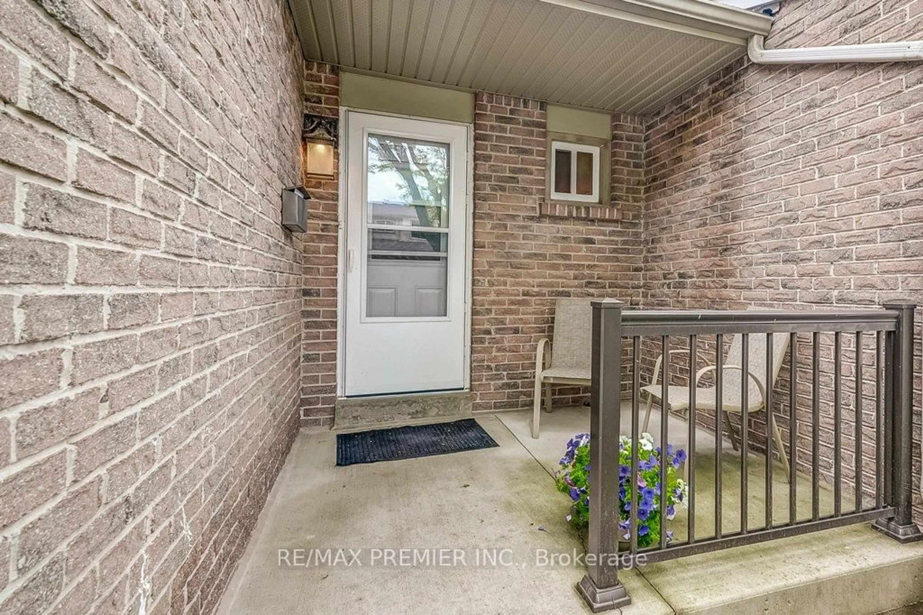 Indoor entryway for 2670 Battleford Rd #81, Mississauga Ontario L5N 2S7