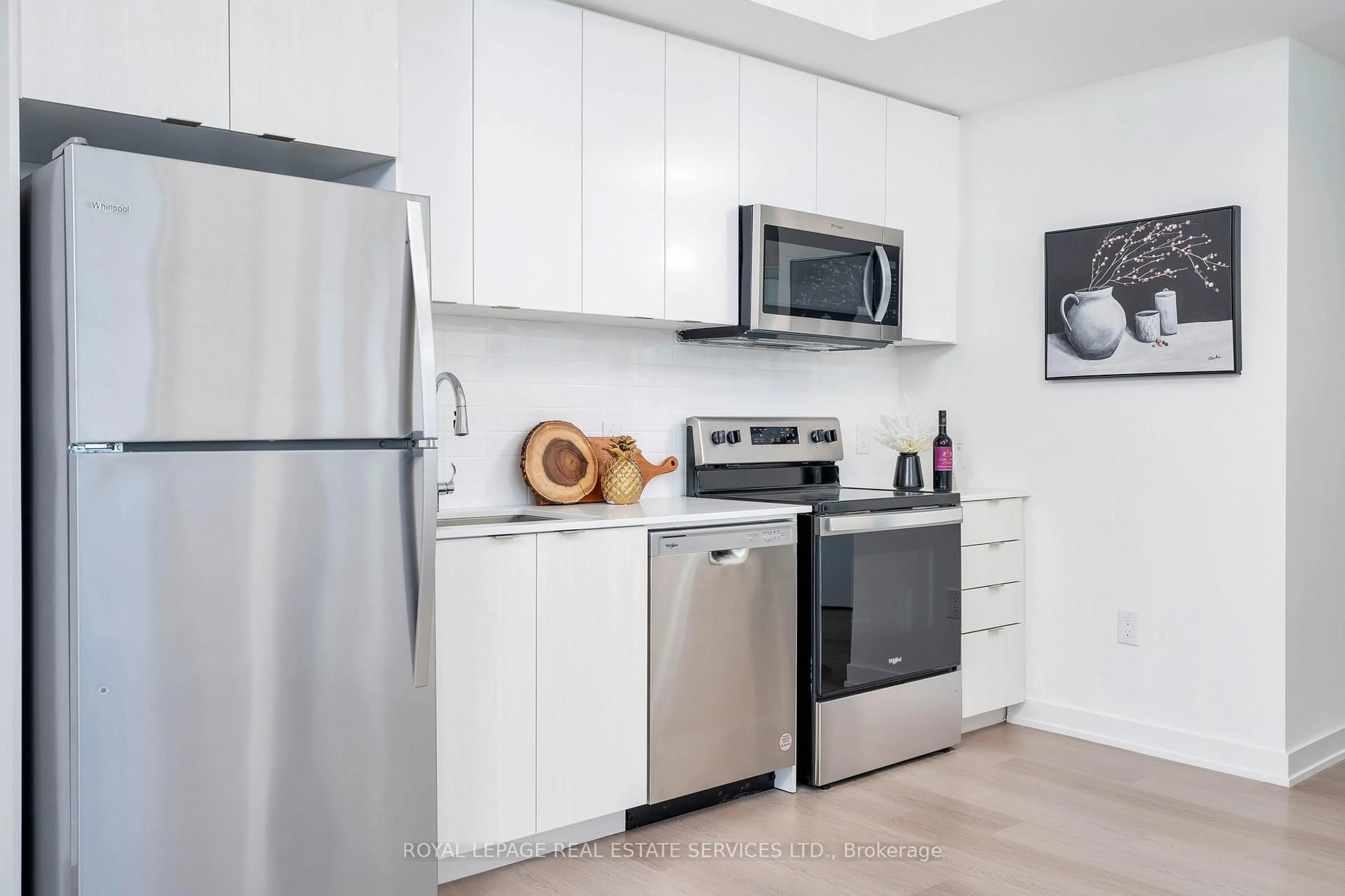 Standard kitchen, unknown for 859 The Queensway N/A #403, Toronto Ontario M8Z 1N8