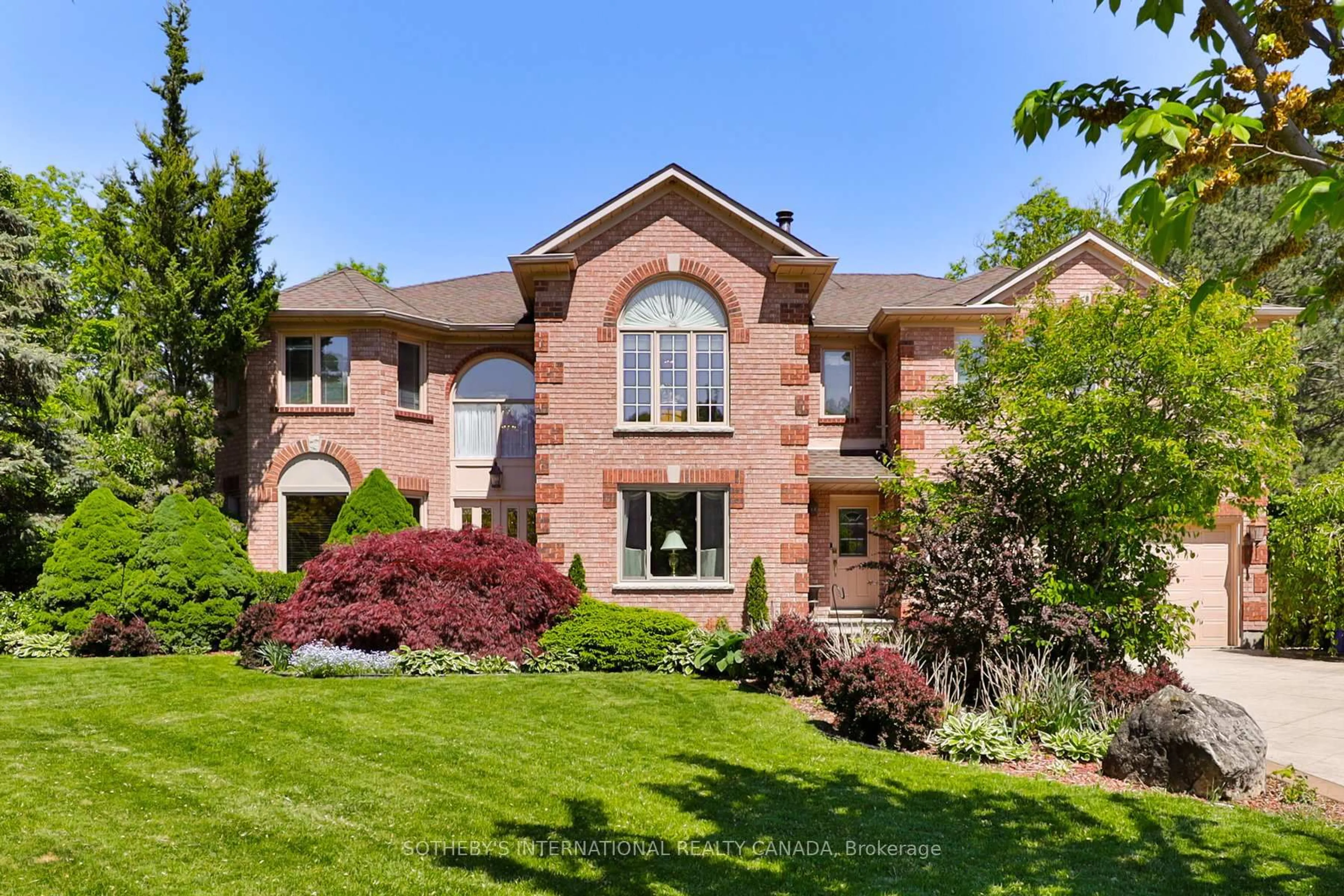 Home with brick exterior material, unknown for 1665 Roundleaf Crt, Burlington Ontario L7P 4T5