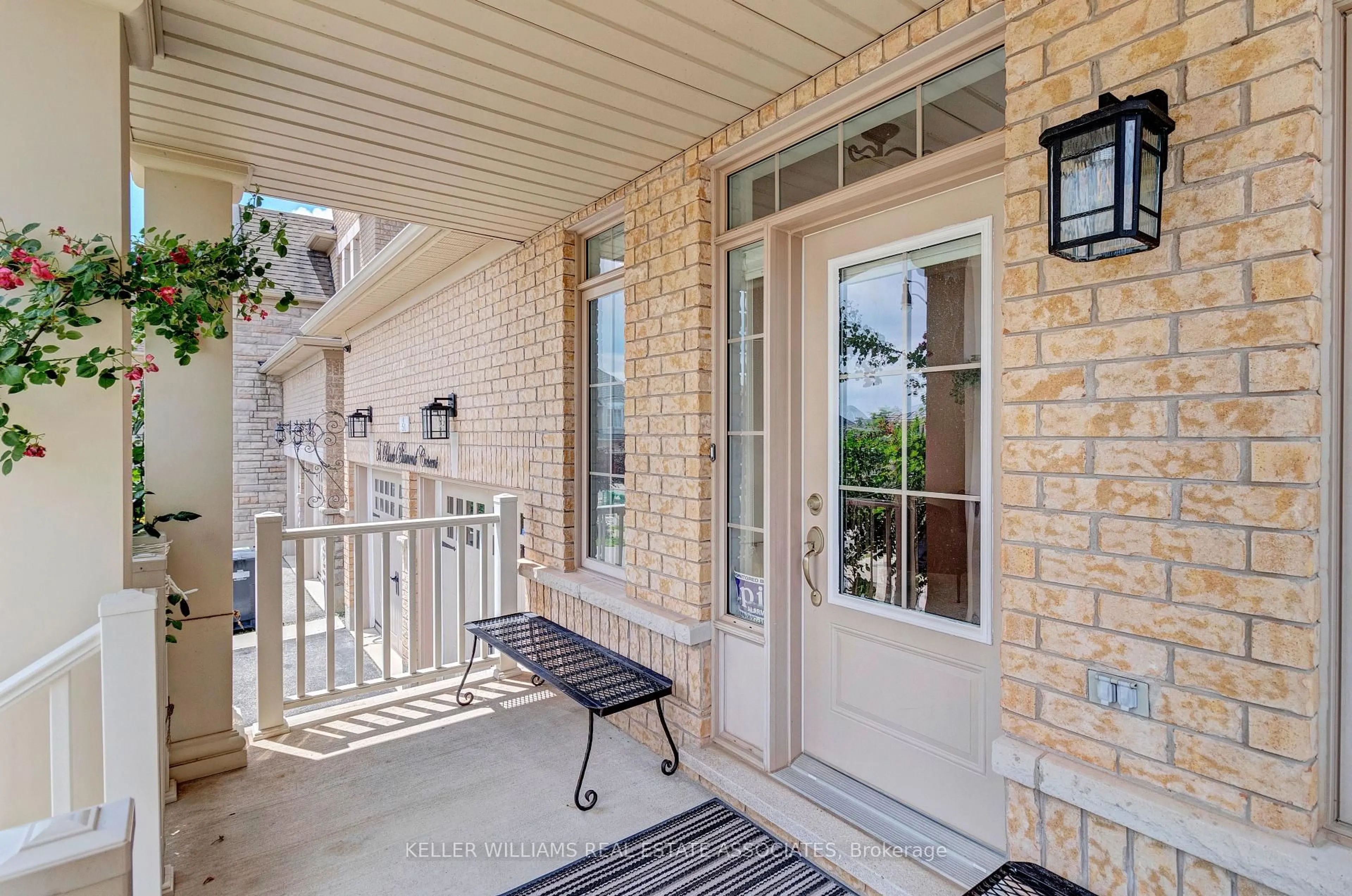 Indoor entryway for 51 Black Diamond Cres, Brampton Ontario L6X 1A2