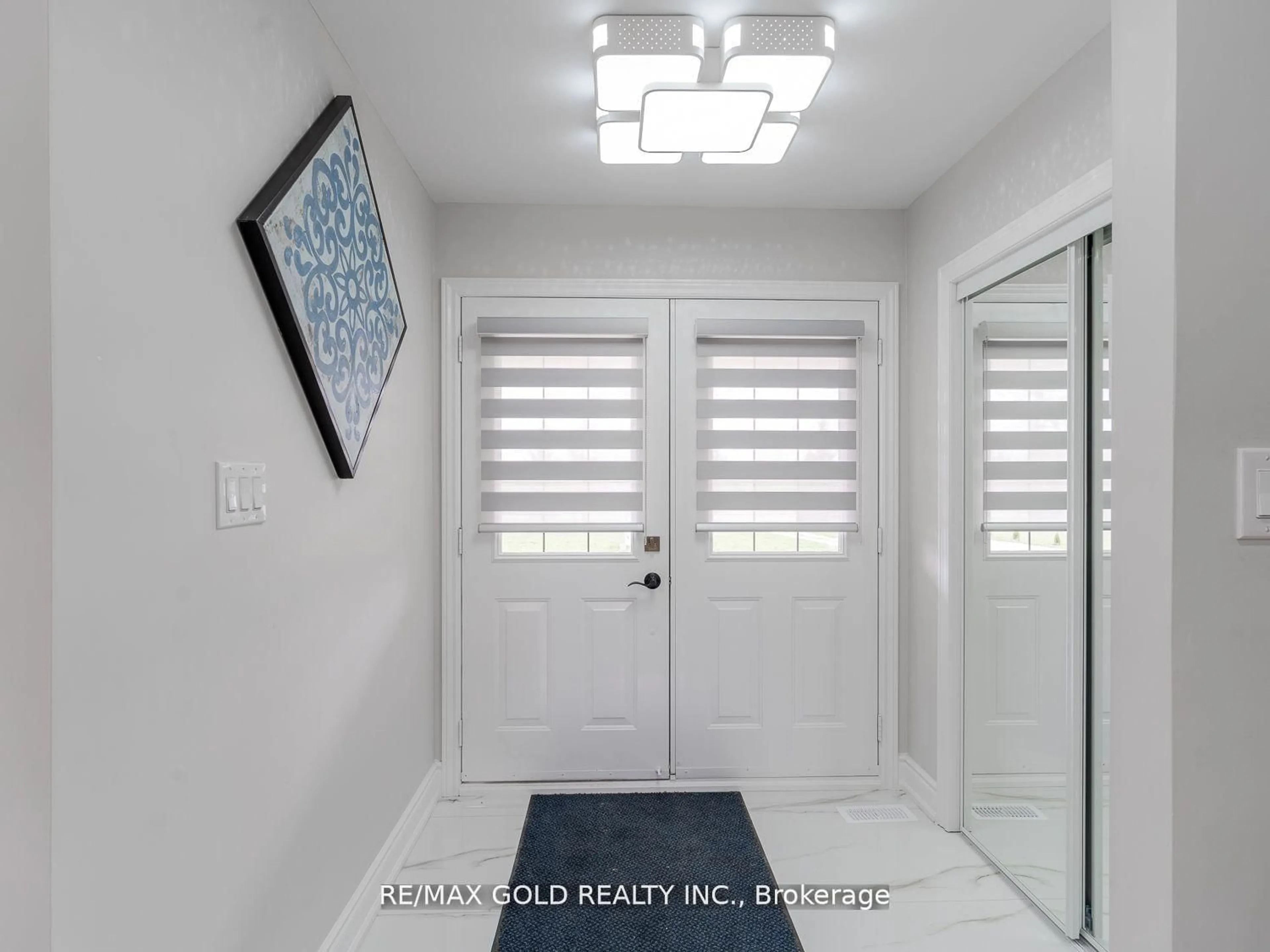 Indoor entryway for 20205 Kennedy Rd, Caledon Ontario L7K 1Z2