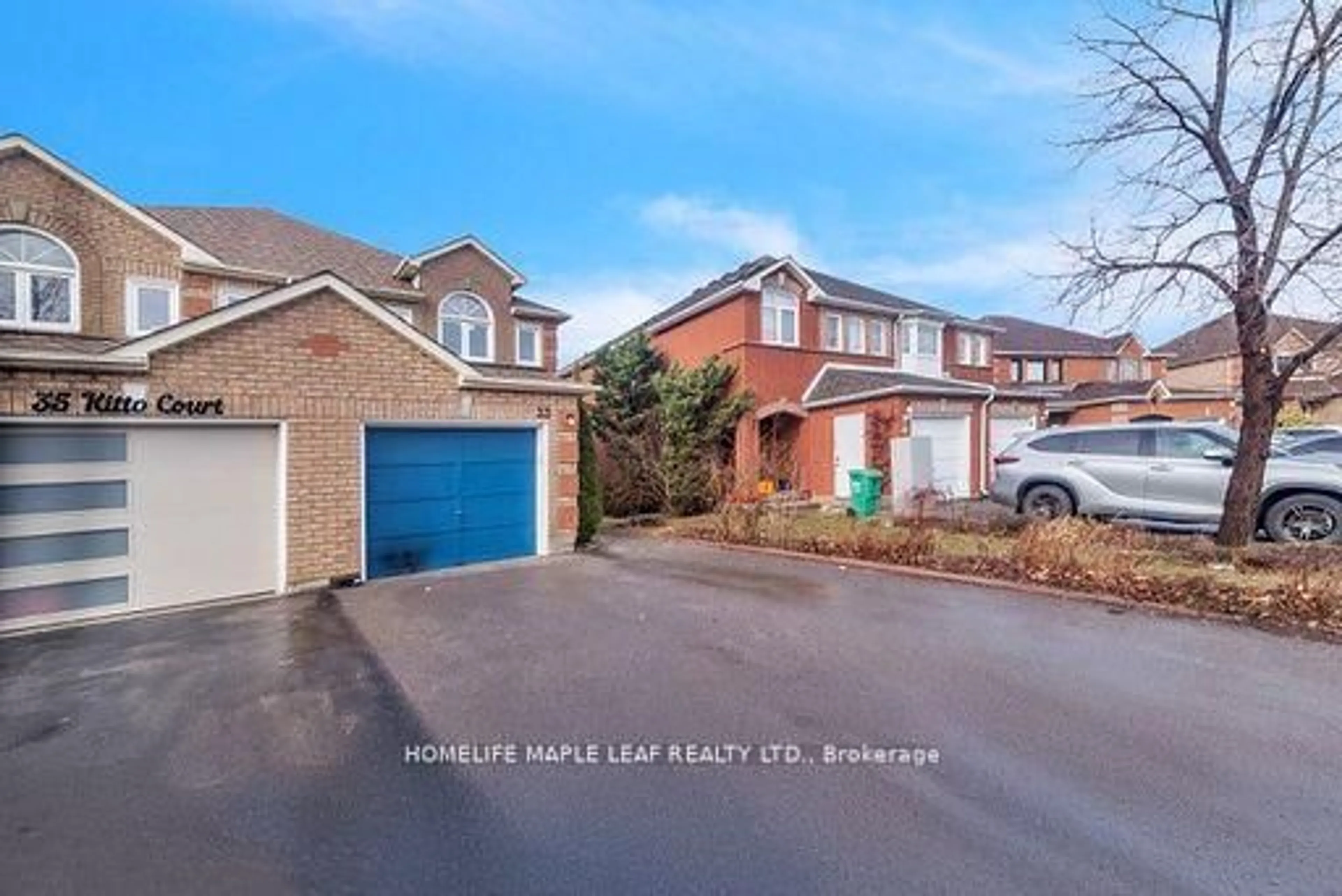 A pic from outside/outdoor area/front of a property/back of a property/a pic from drone, street for 33 Kitto Crt, Brampton Ontario L6Y 5B1