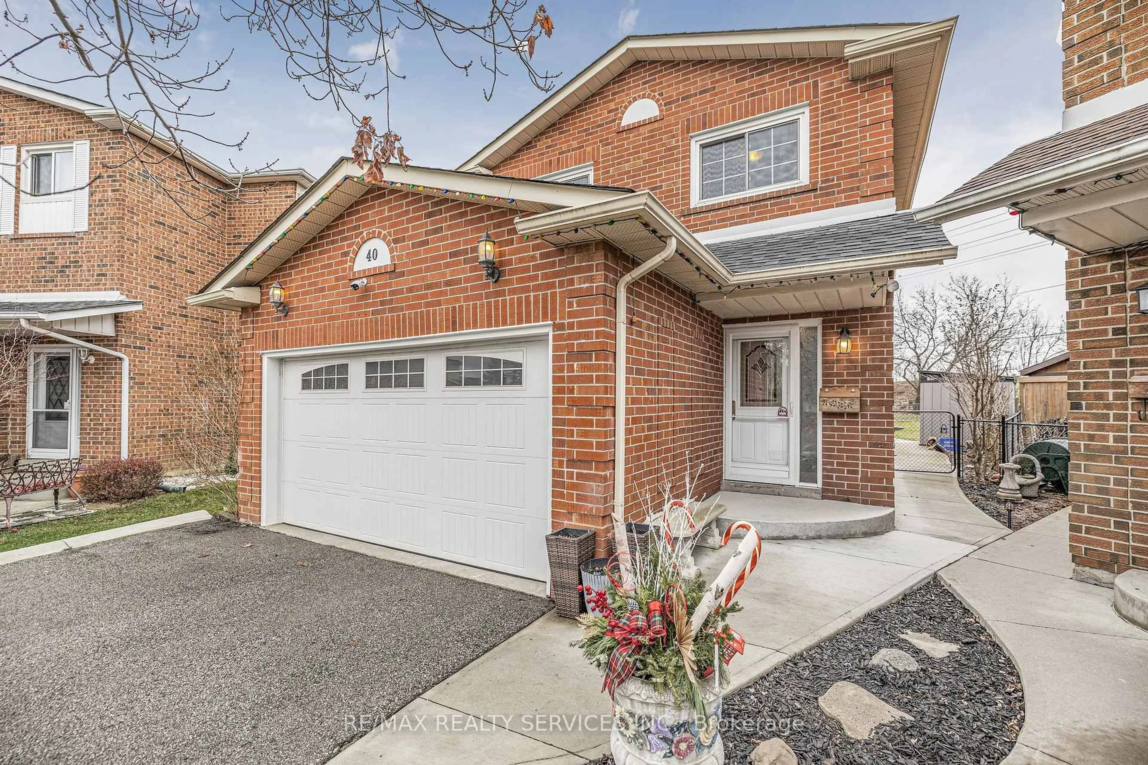 Home with brick exterior material, street for 40 Crenshaw Crt, Brampton Ontario L6Z 1W9