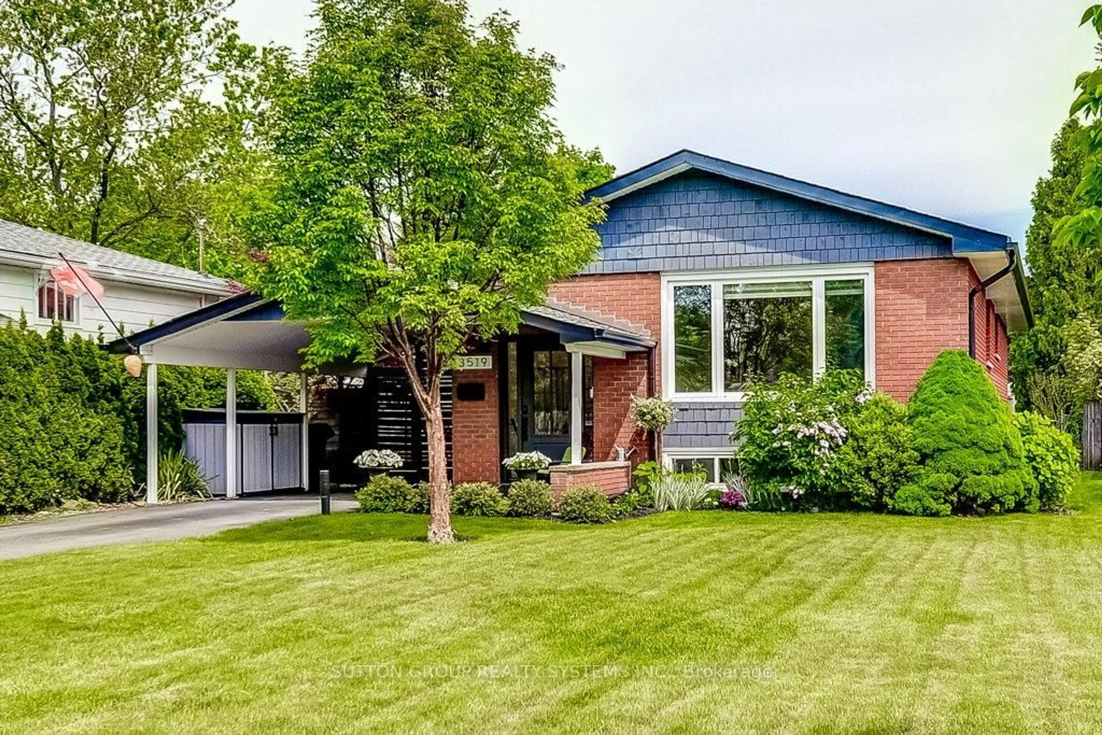 Home with brick exterior material, street for 3519 Braemore Pl, Burlington Ontario L7N 2N1